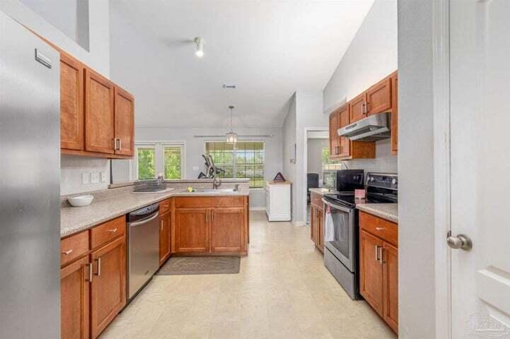 CREETWOOD VILLAGE - Residential