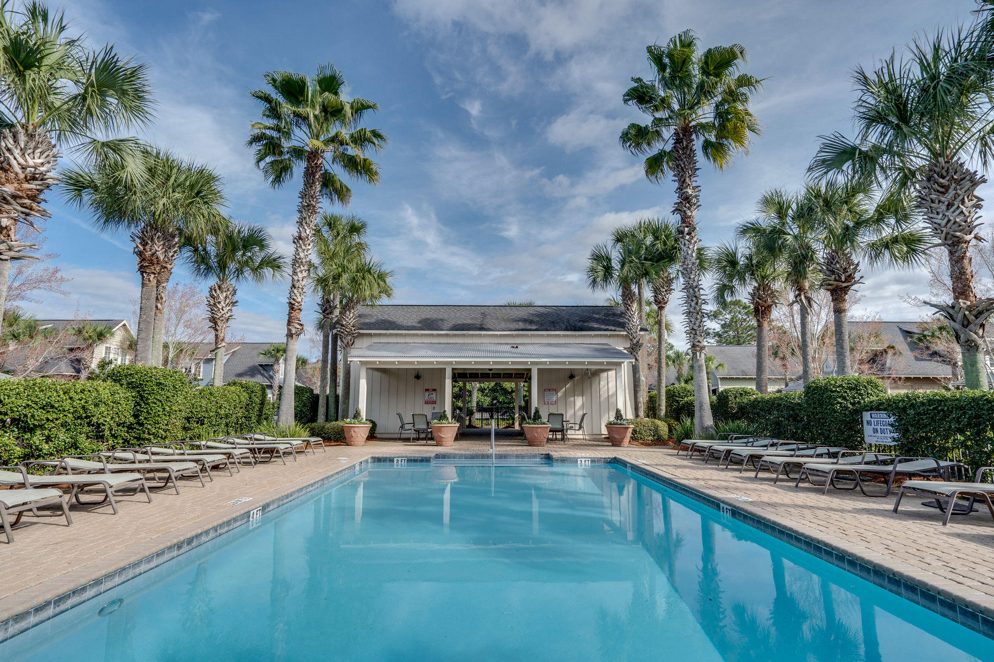 BUNGALOS AT SANDESTIN - Residential