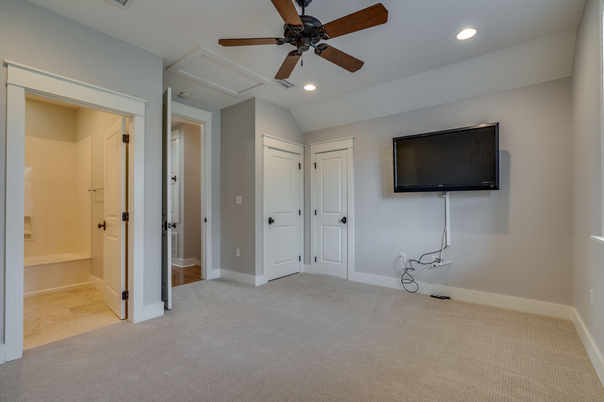 BUNGALOS AT SANDESTIN - Residential