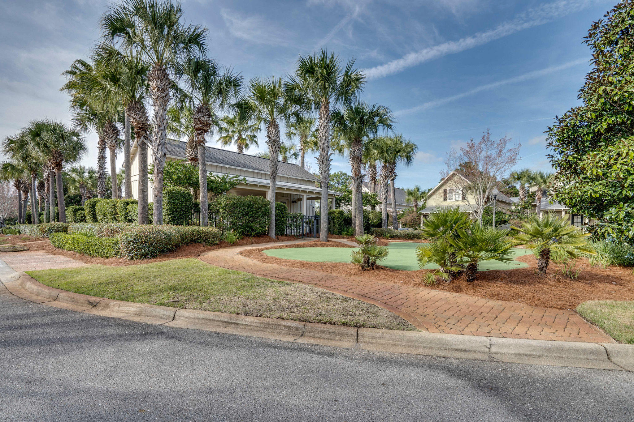BUNGALOS AT SANDESTIN - Residential