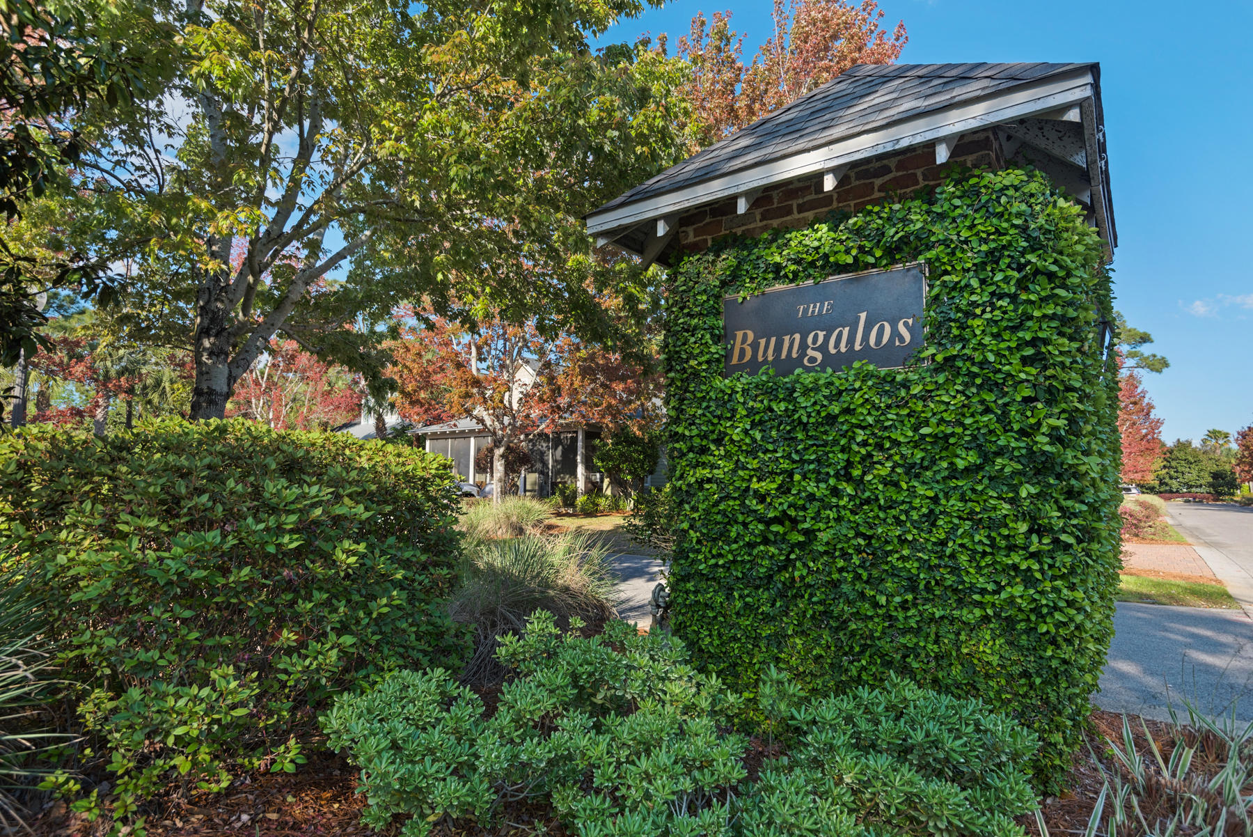 BUNGALOS AT SANDESTIN - Residential