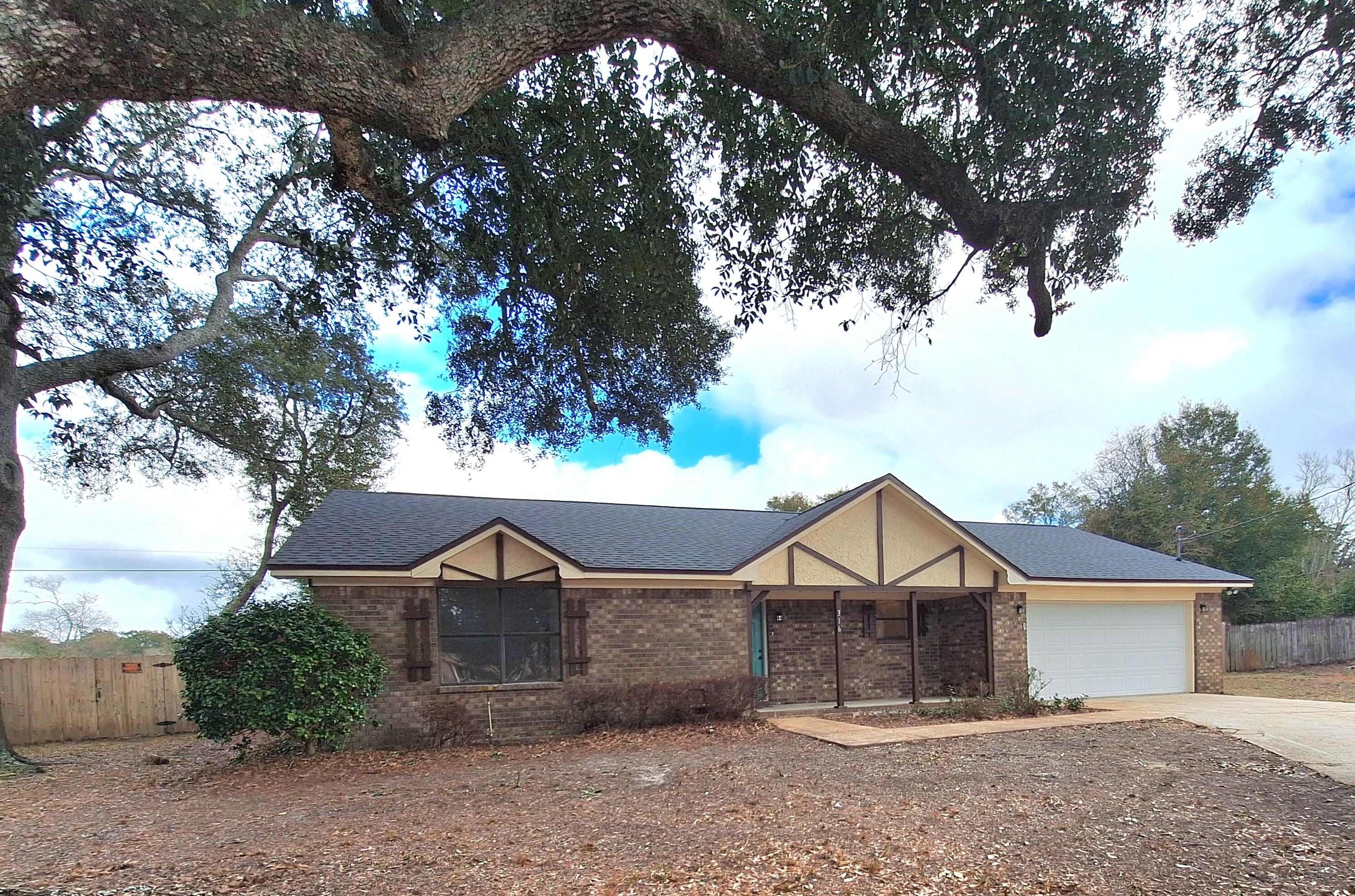 BRIDLE TRAIL ESTATES - Residential