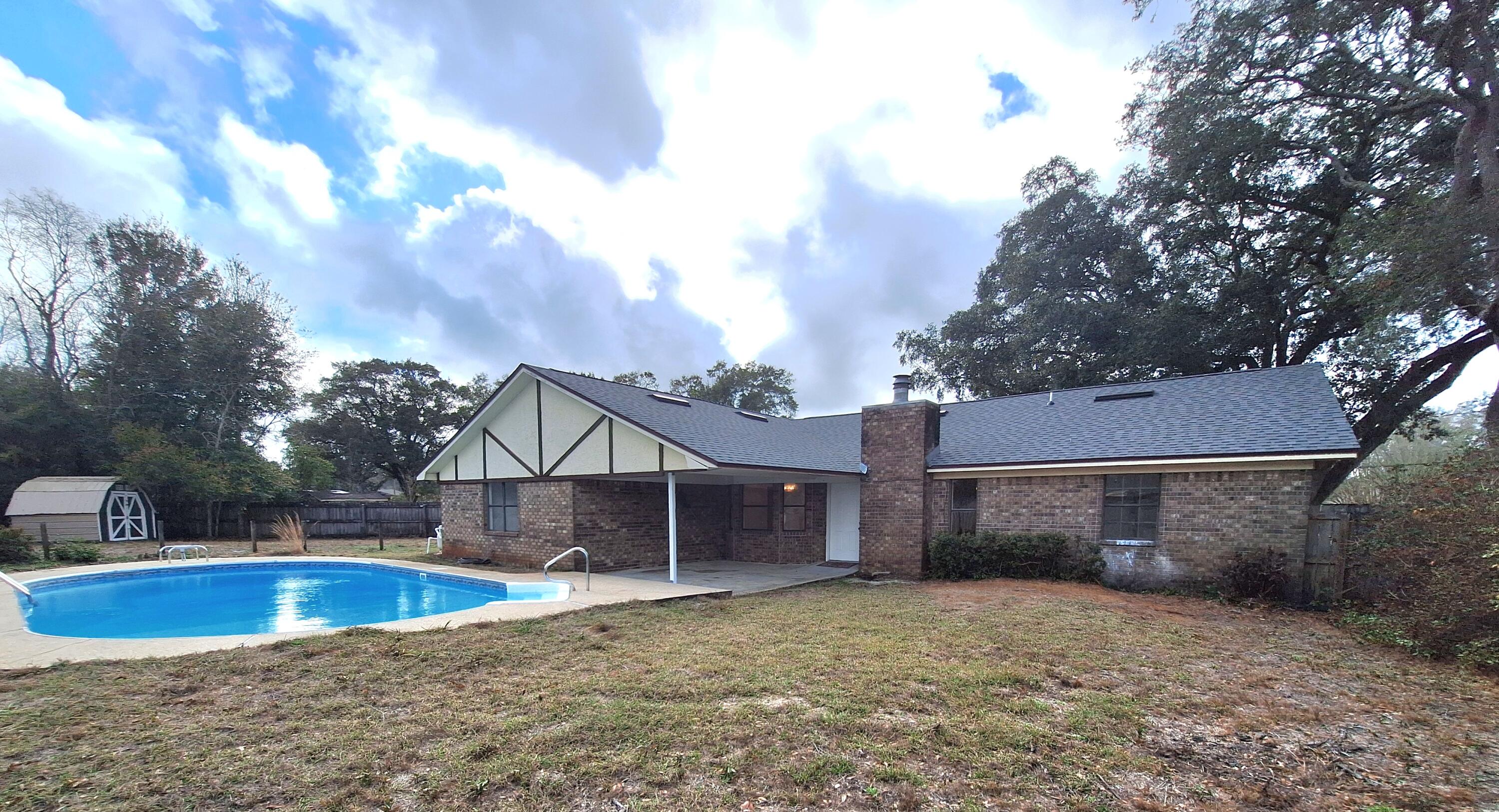 BRIDLE TRAIL ESTATES - Residential