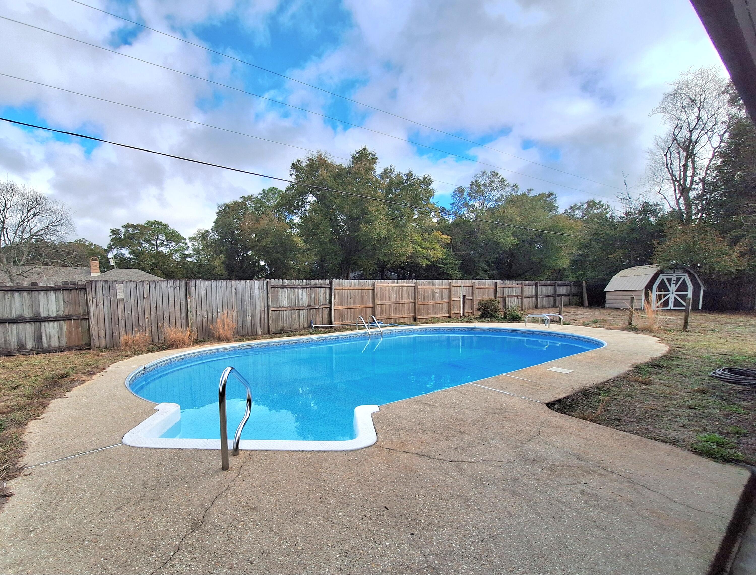 BRIDLE TRAIL ESTATES - Residential