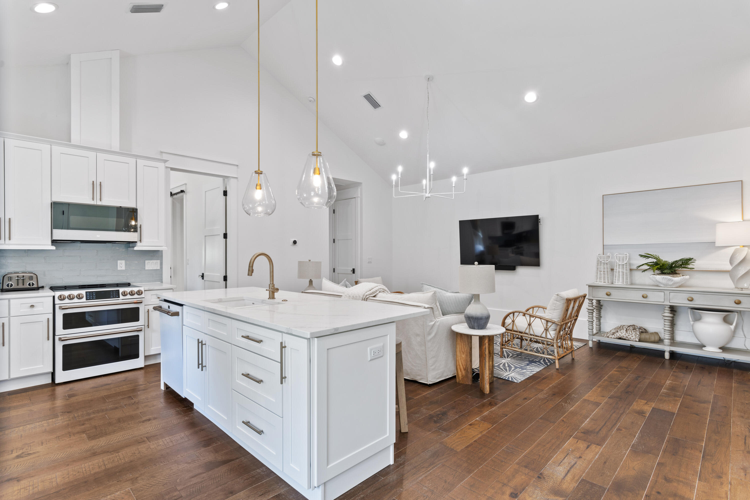 BURNT PINE - Residential