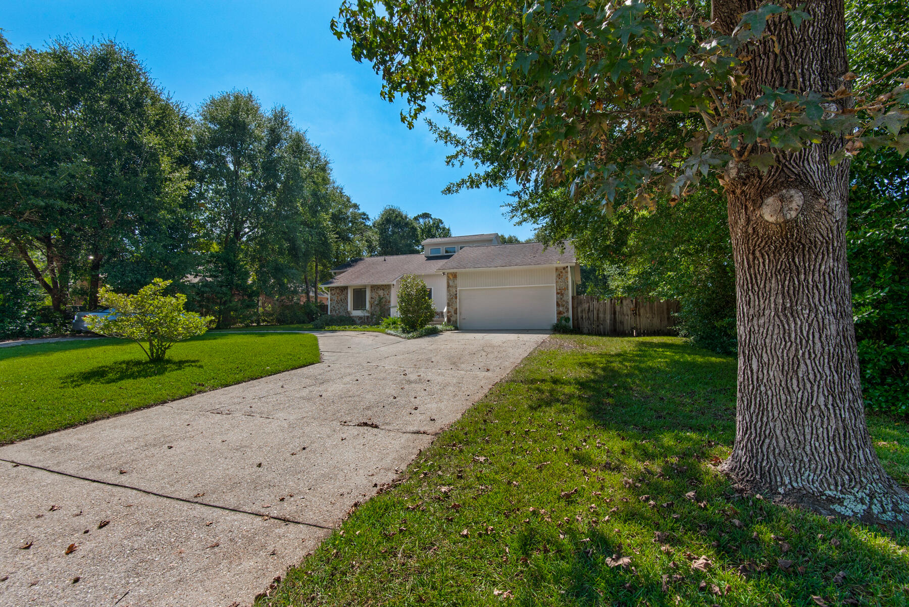 ROCKY BAYOU COUNTRY CLUB ESTATES 4 - Residential