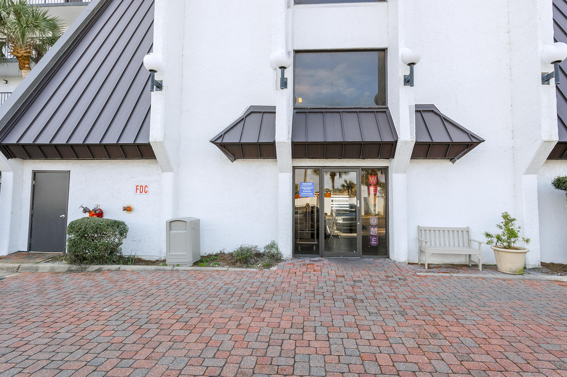 LEEWARD/WINDWARD CONDO - Residential