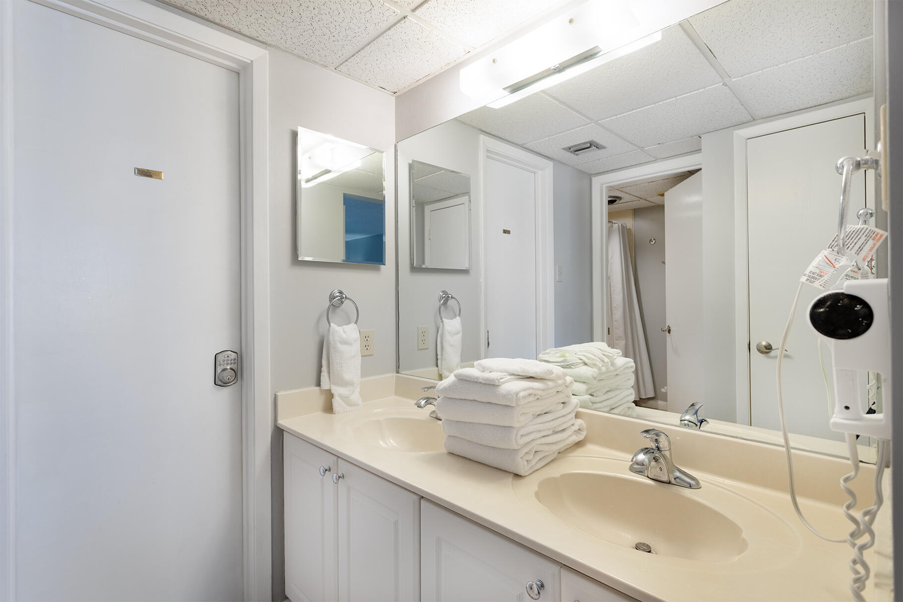 LEEWARD/WINDWARD CONDO - Residential