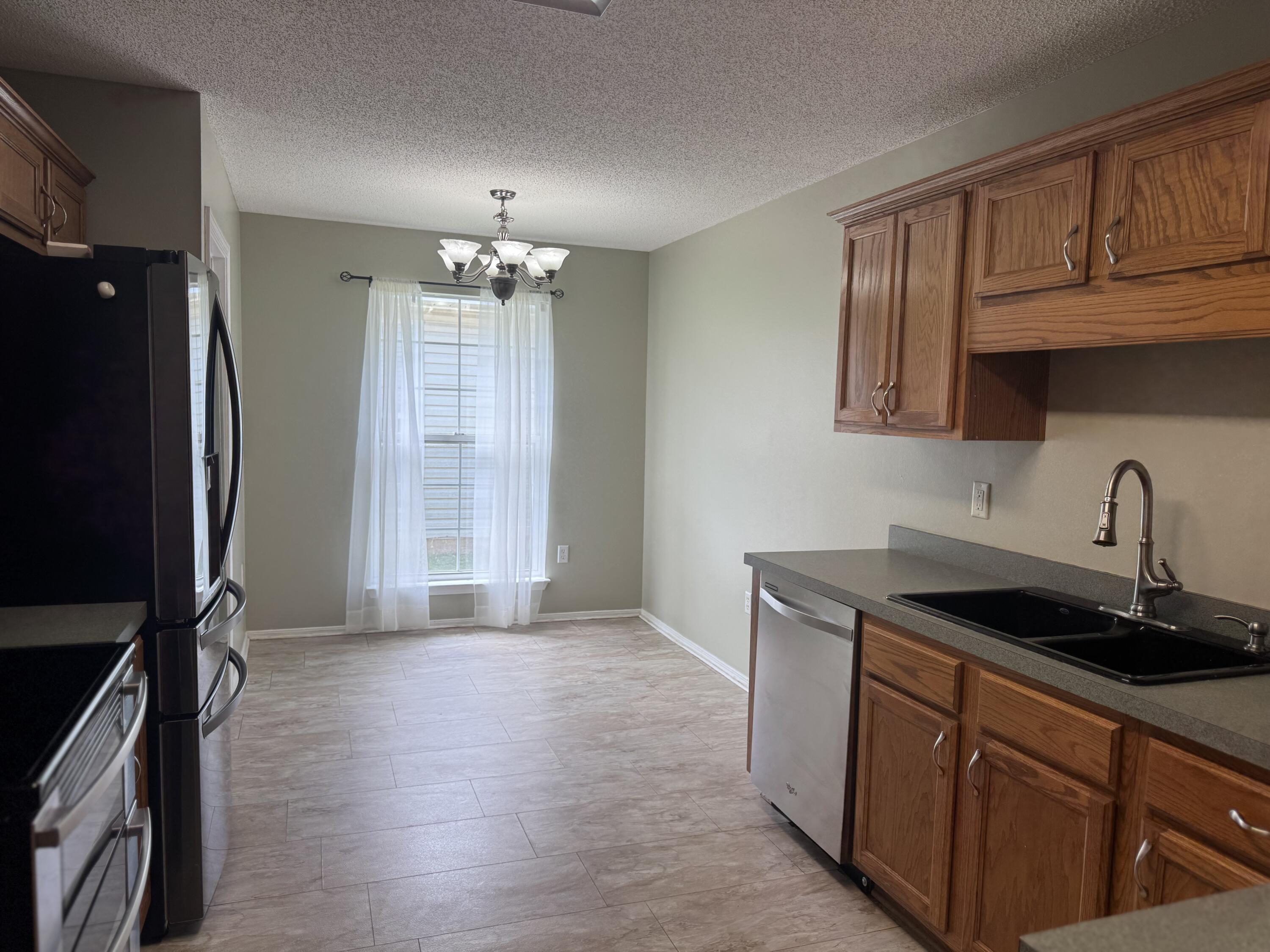 HUNTERS RUN S/D - Residential Lease