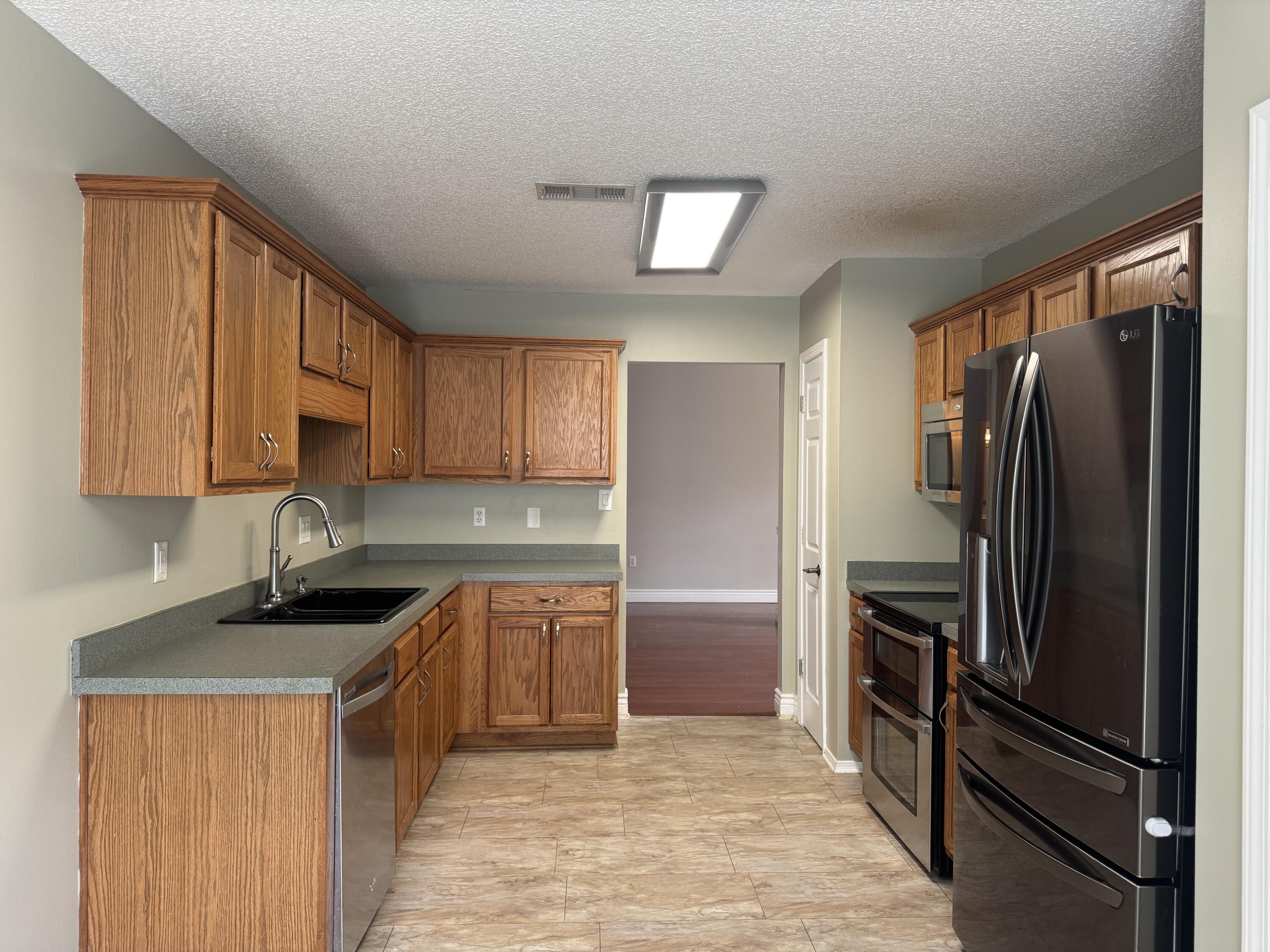 HUNTERS RUN S/D - Residential Lease