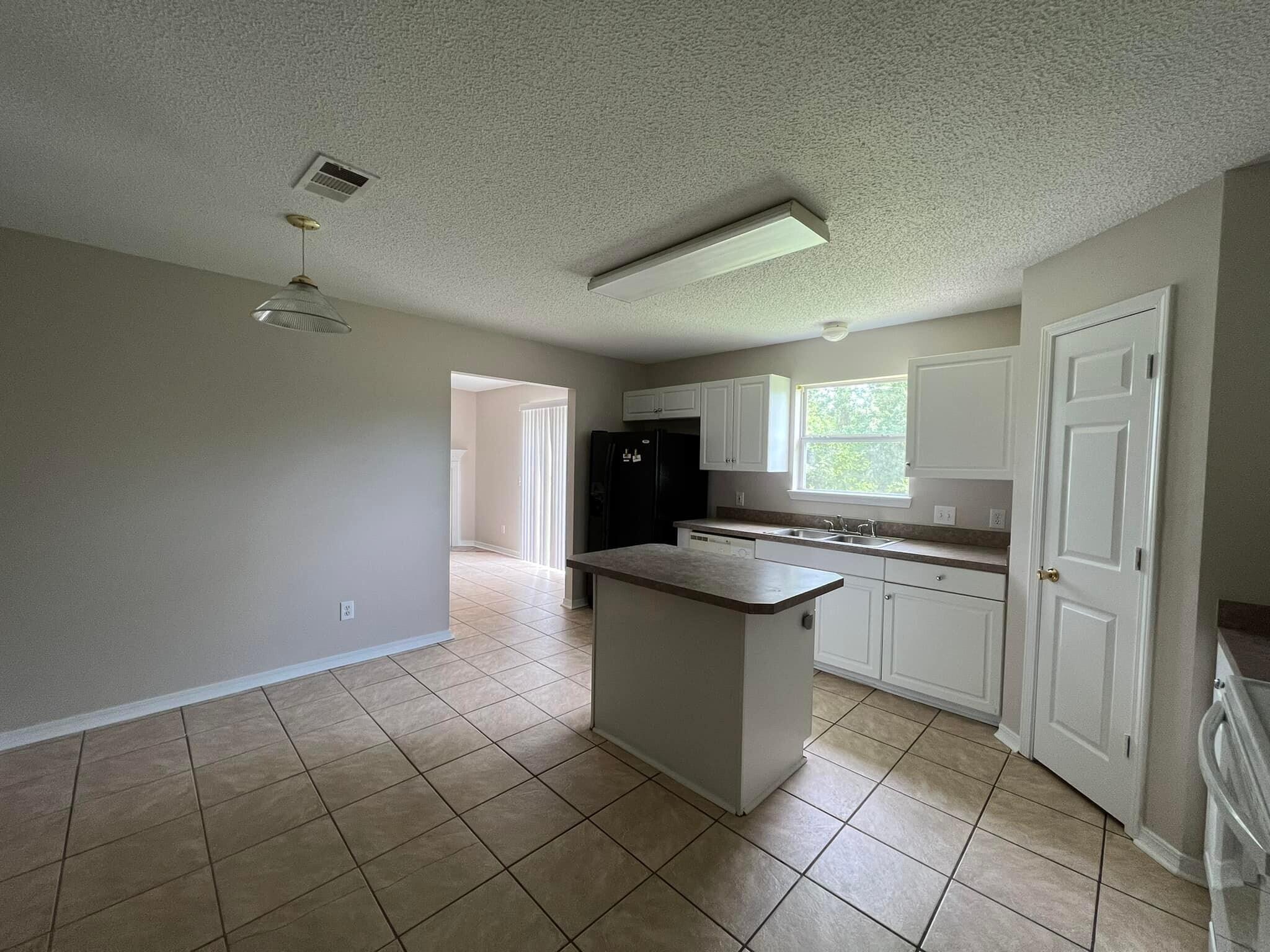 NORTHVIEW ESTATES 5TH ADDN - Residential Lease