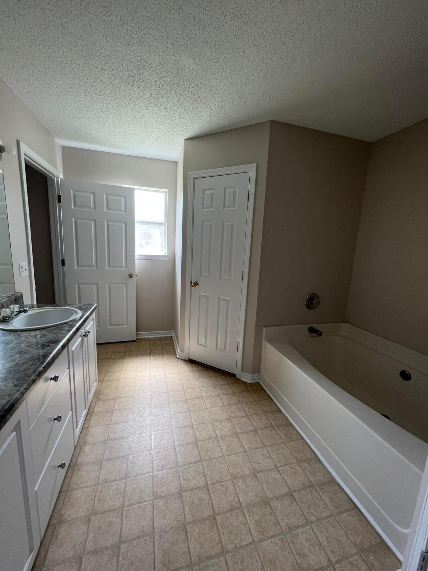 NORTHVIEW ESTATES 5TH ADDN - Residential Lease