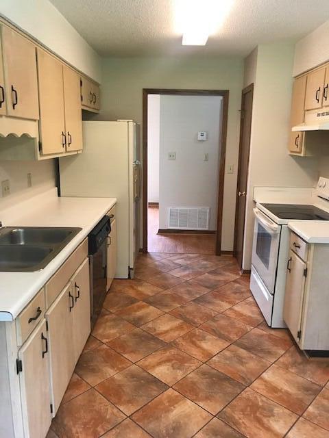 PINE MEADOWS 2ND ADDN - Residential Lease