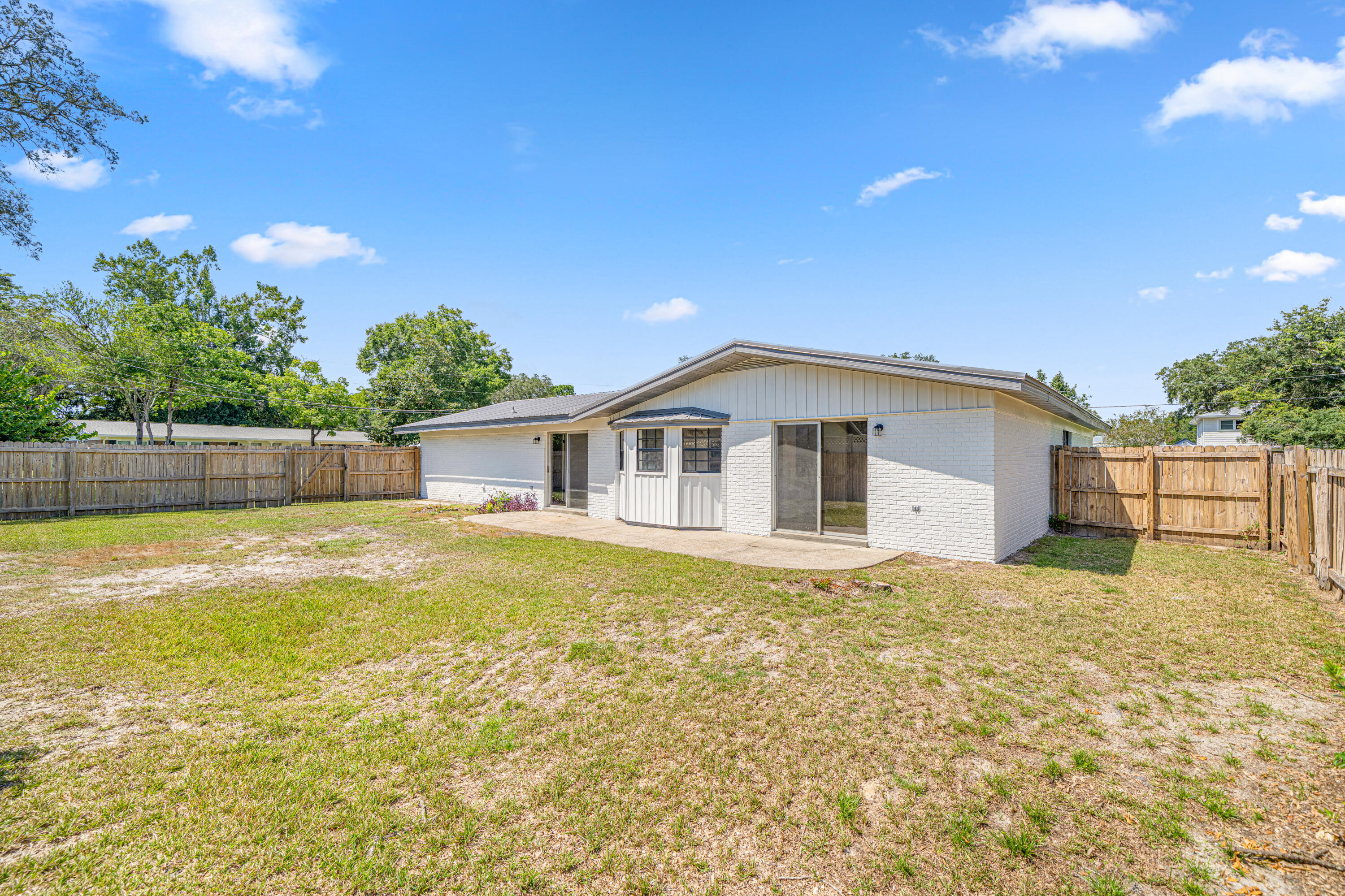 CREEKSIDE - Residential