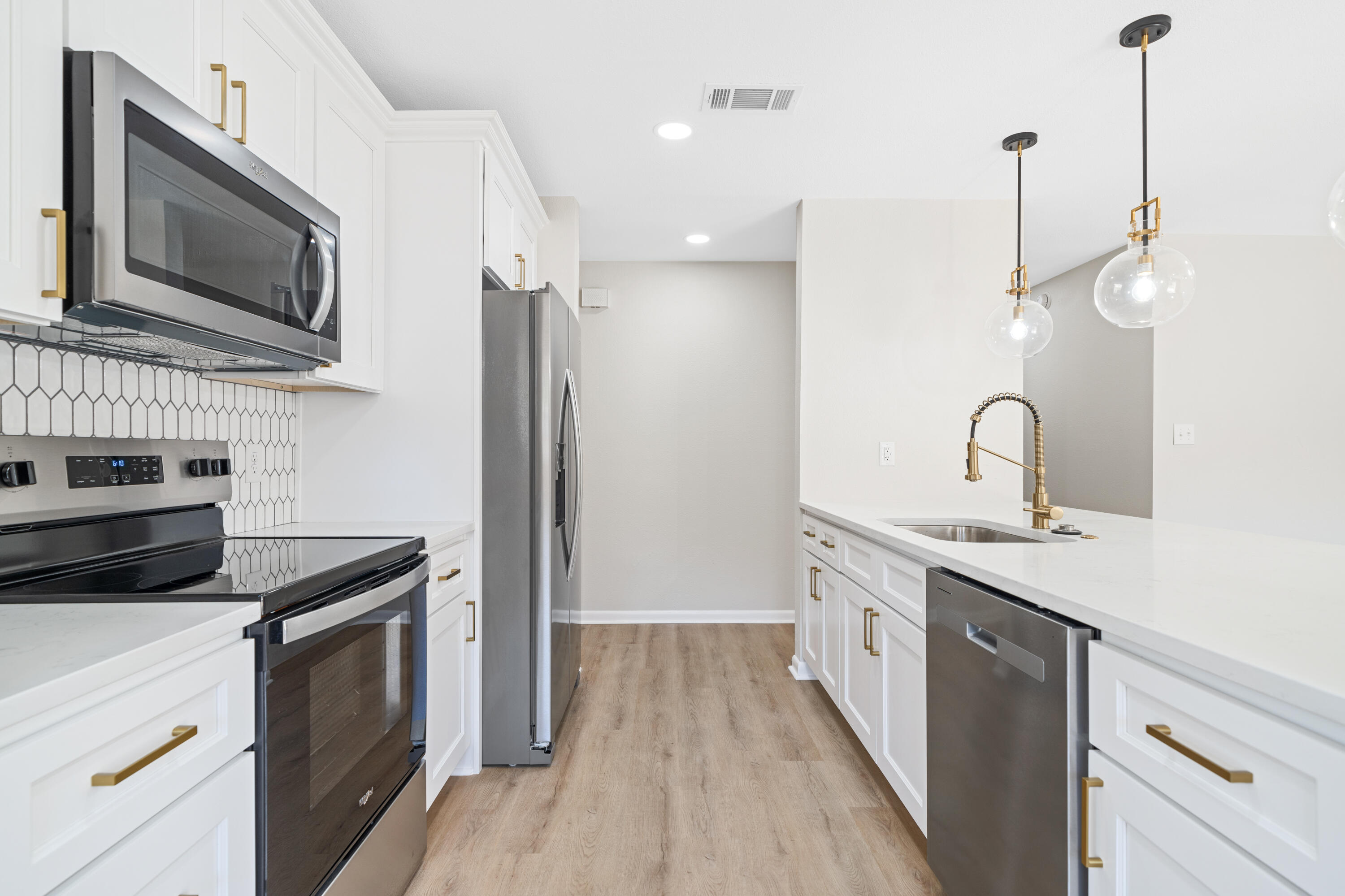 CREEKSIDE - Residential