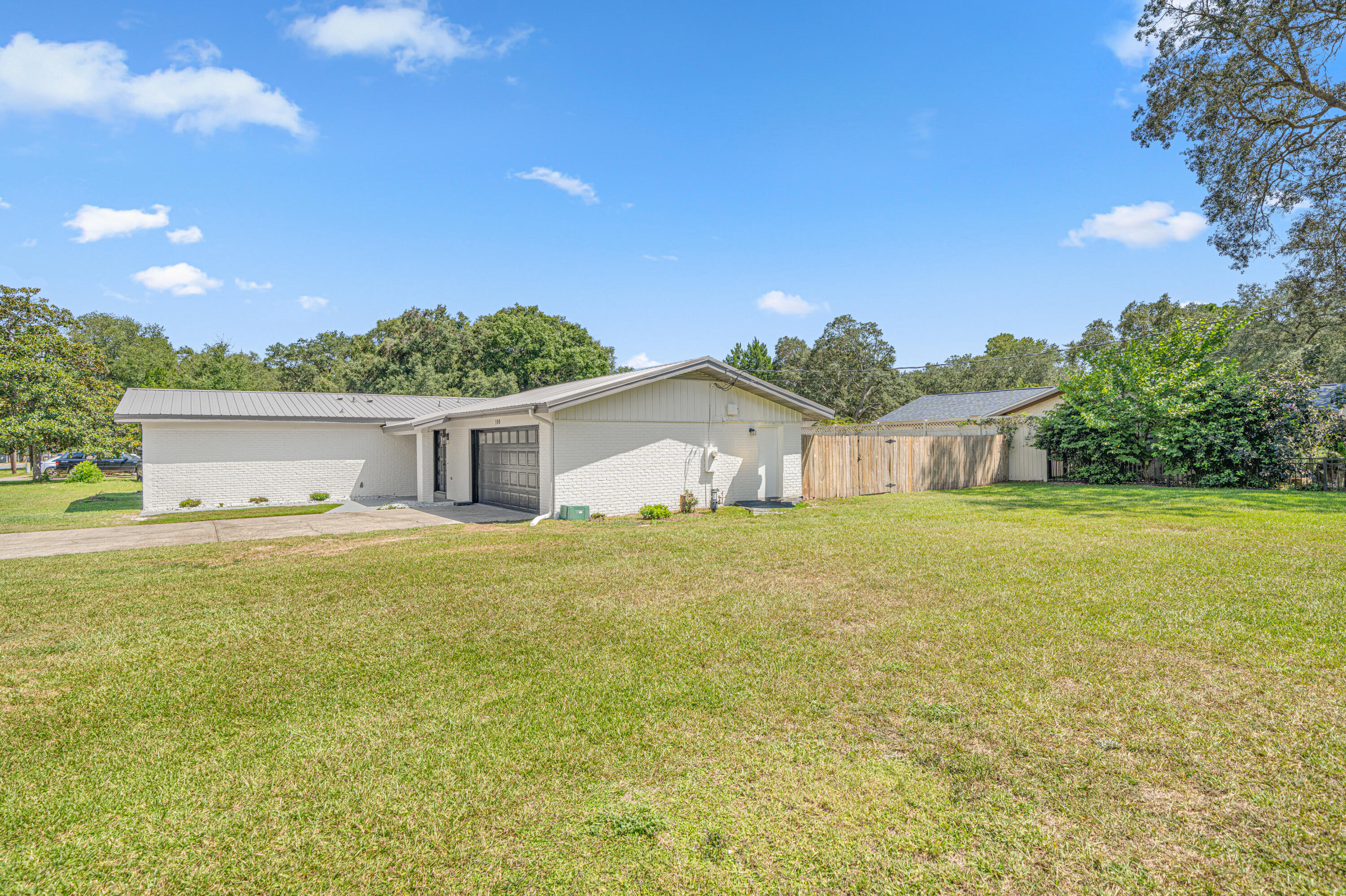CREEKSIDE - Residential