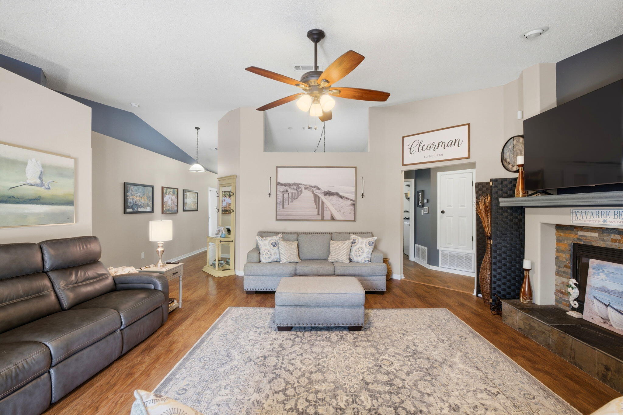 ROBLEDAL ESTATES - Residential