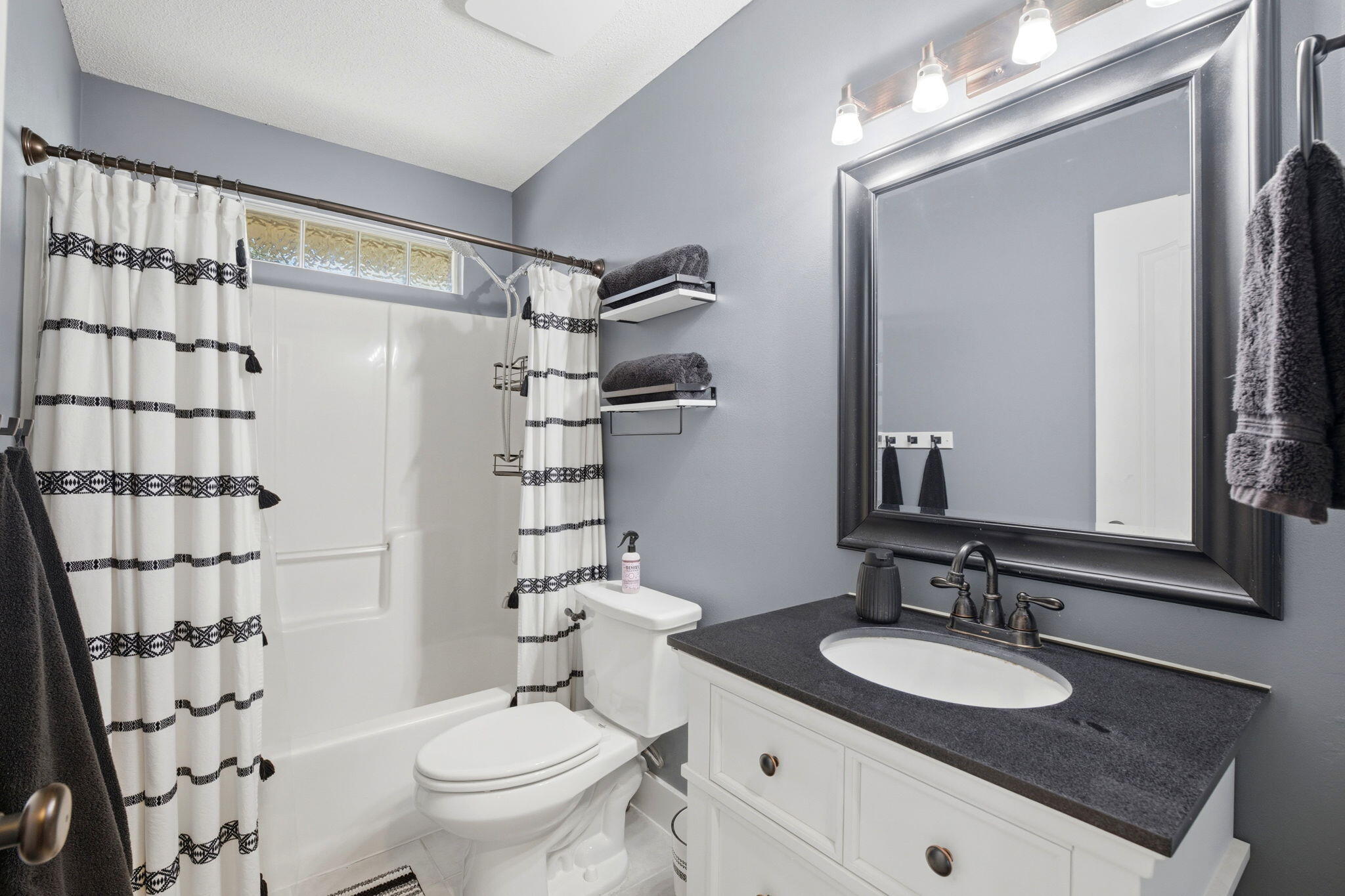 ROBLEDAL ESTATES - Residential