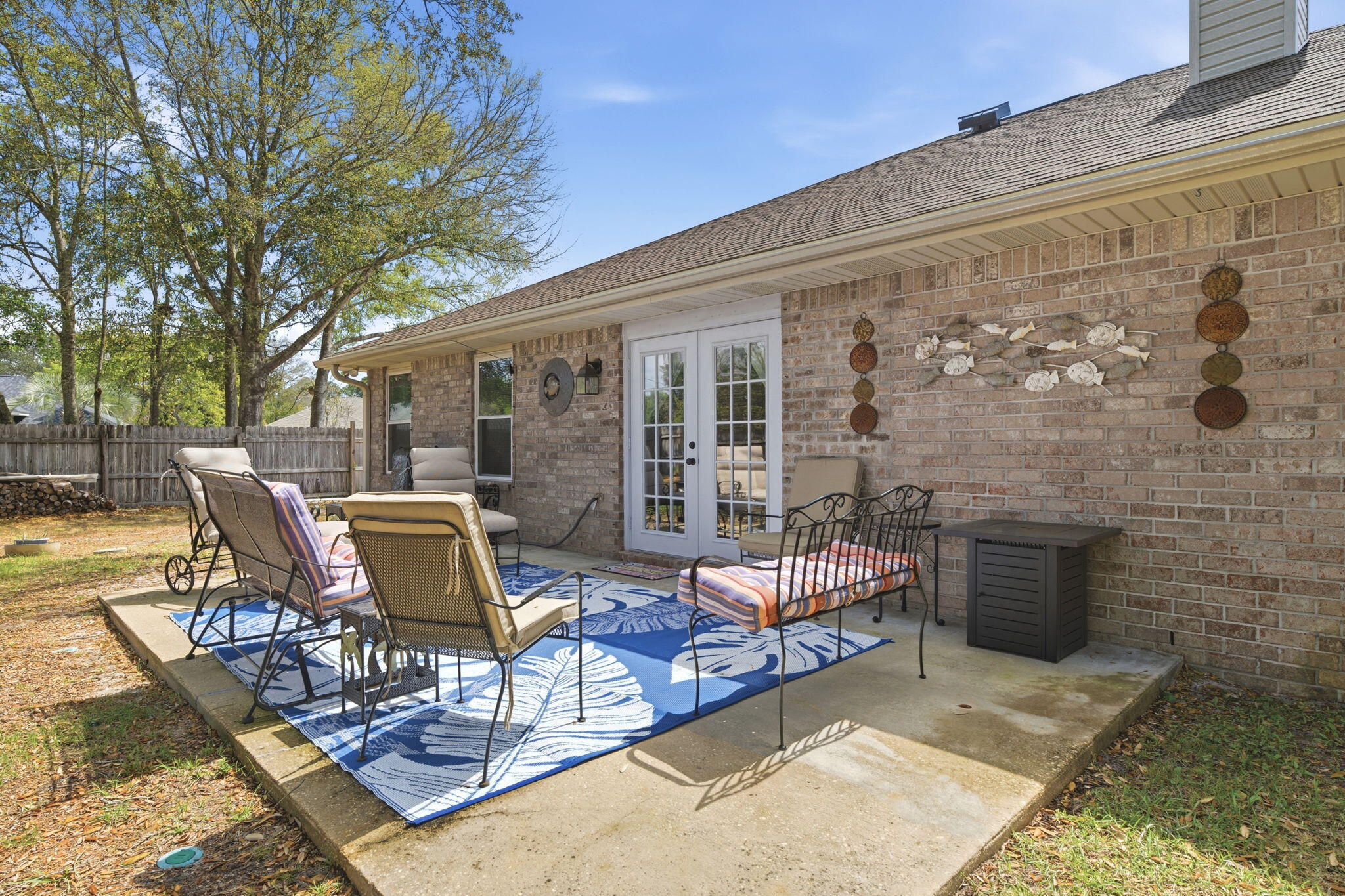 ROBLEDAL ESTATES - Residential