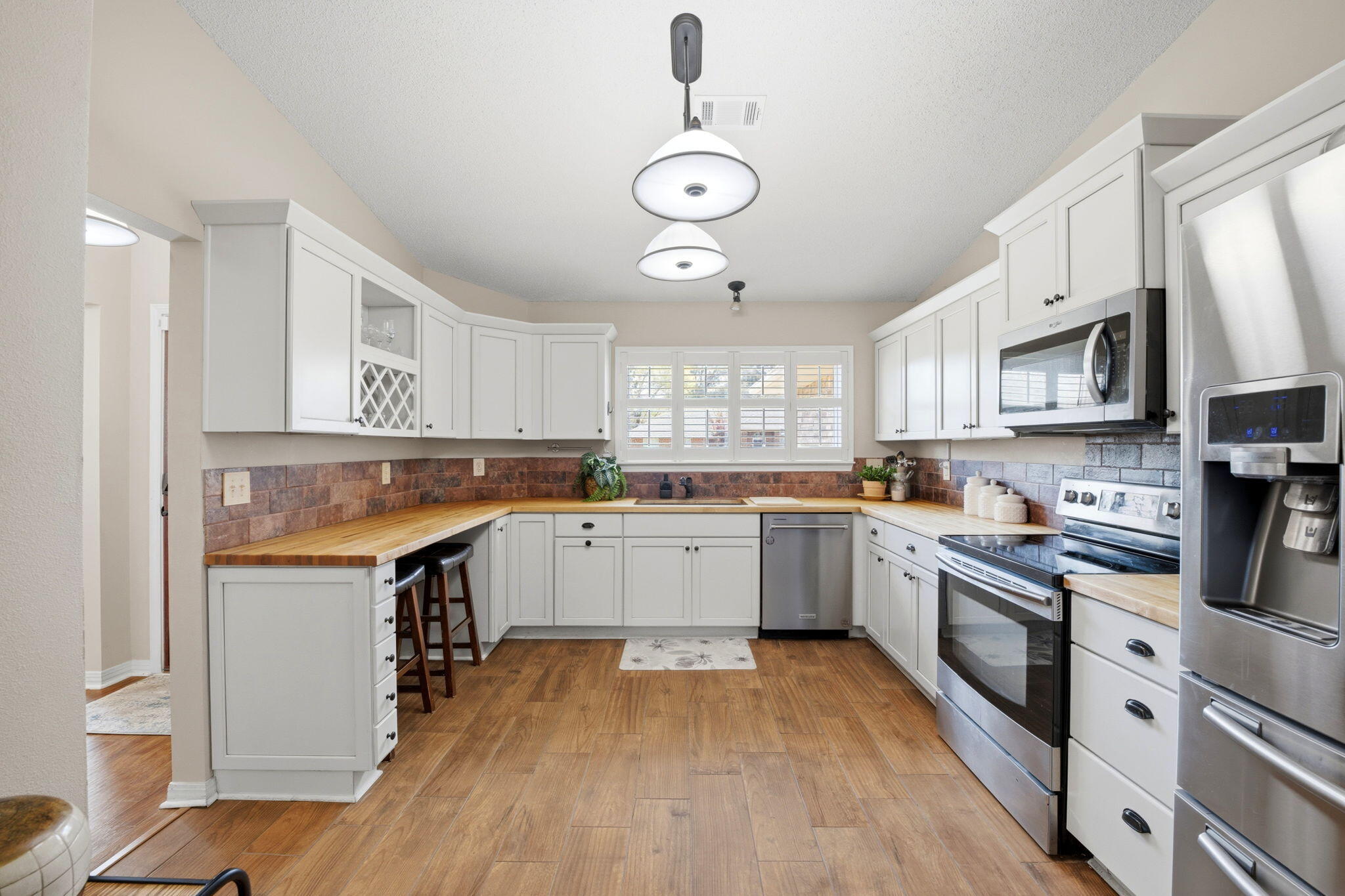 ROBLEDAL ESTATES - Residential