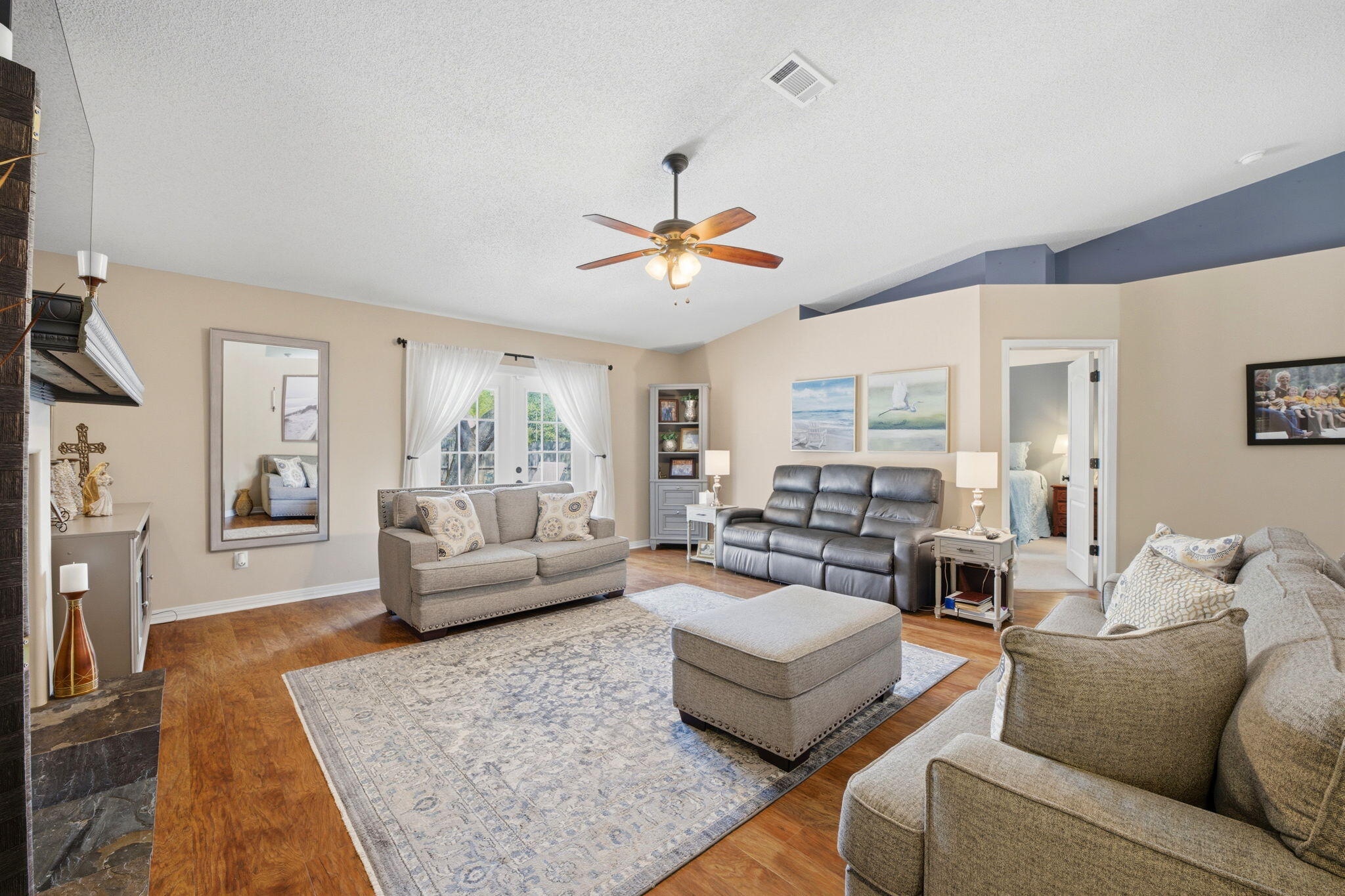 ROBLEDAL ESTATES - Residential