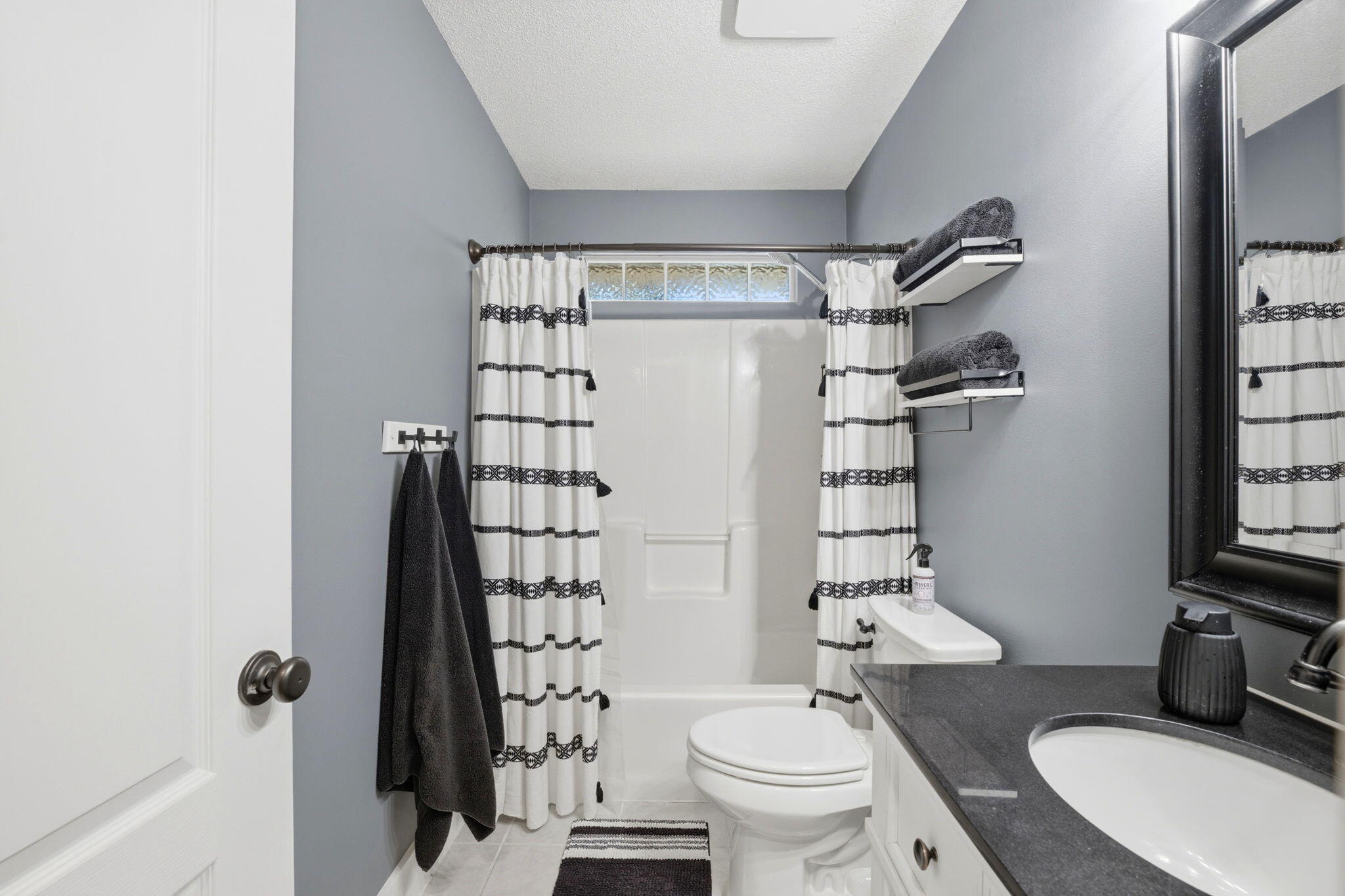 ROBLEDAL ESTATES - Residential