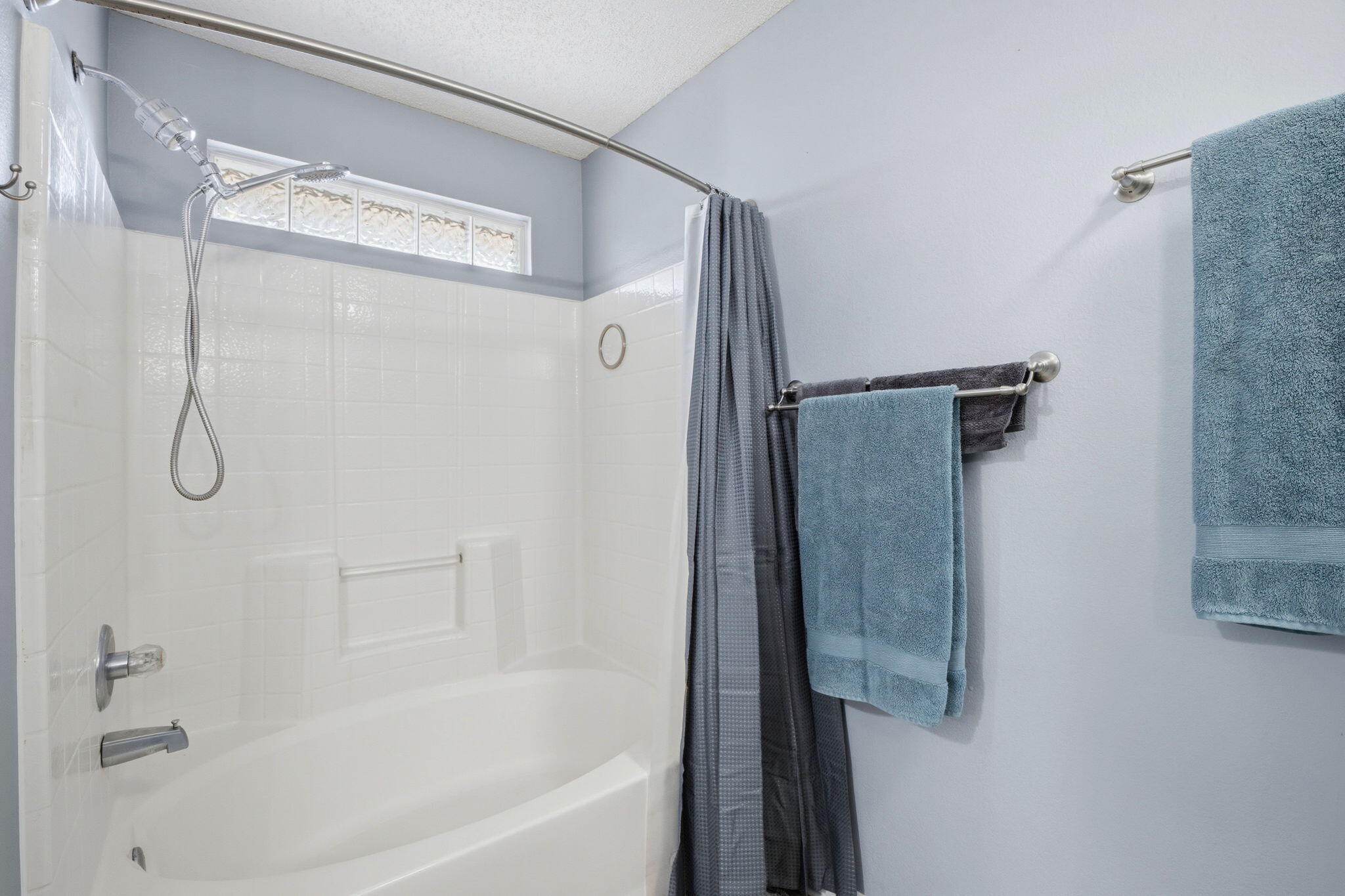 ROBLEDAL ESTATES - Residential