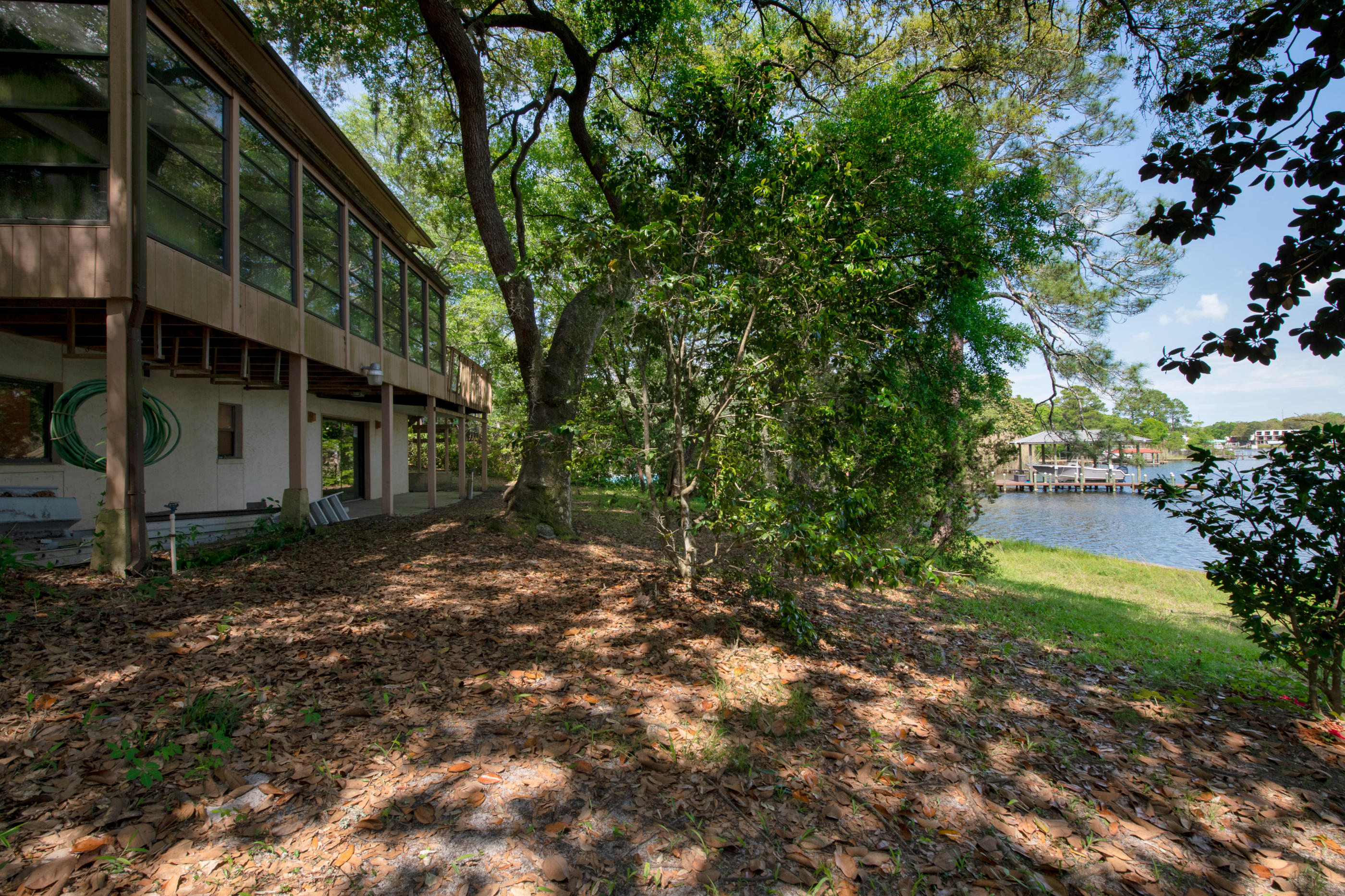 BAYOU WOODS 4TH ADDN LOT 9 - Residential