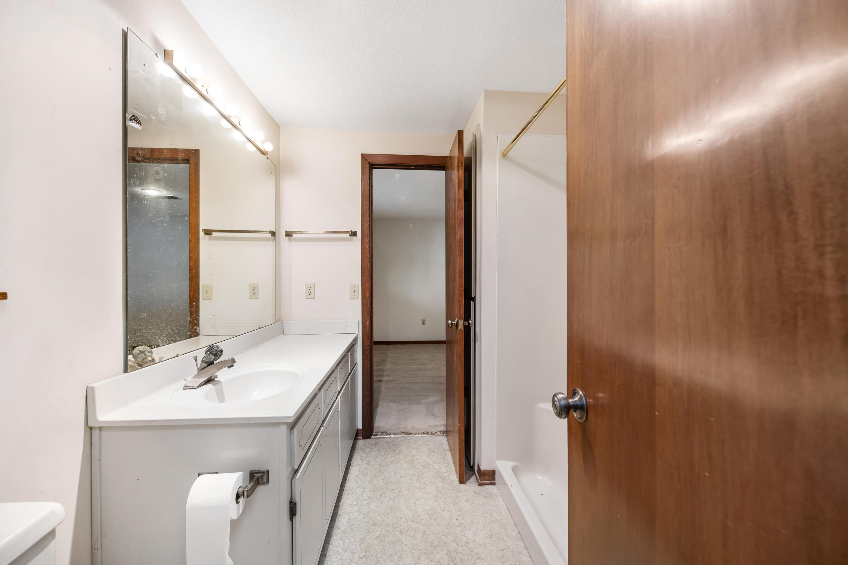 BAYOU WOODS 4TH ADDN LOT 9 - Residential