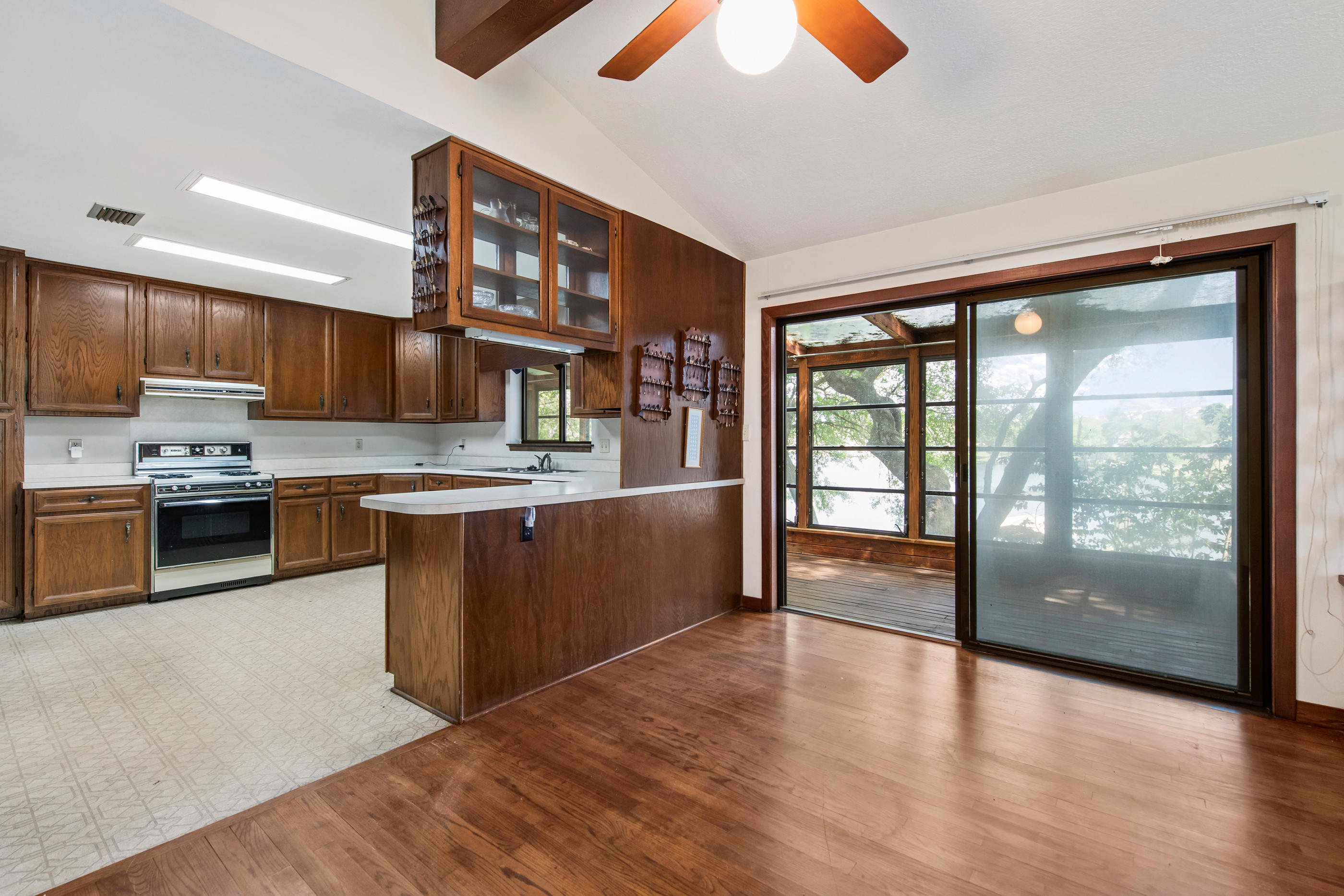 BAYOU WOODS 4TH ADDN LOT 9 - Residential