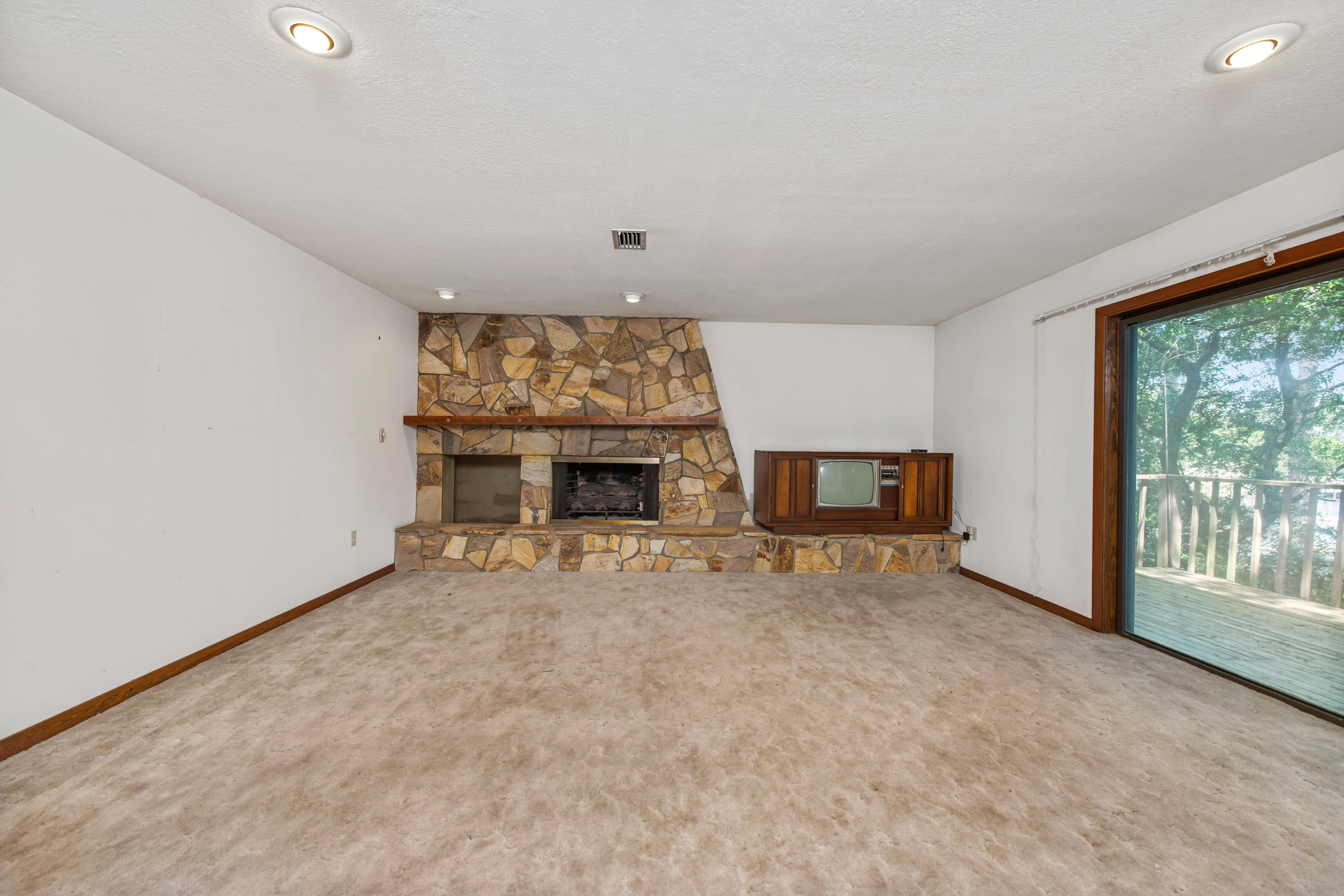 BAYOU WOODS 4TH ADDN LOT 9 - Residential