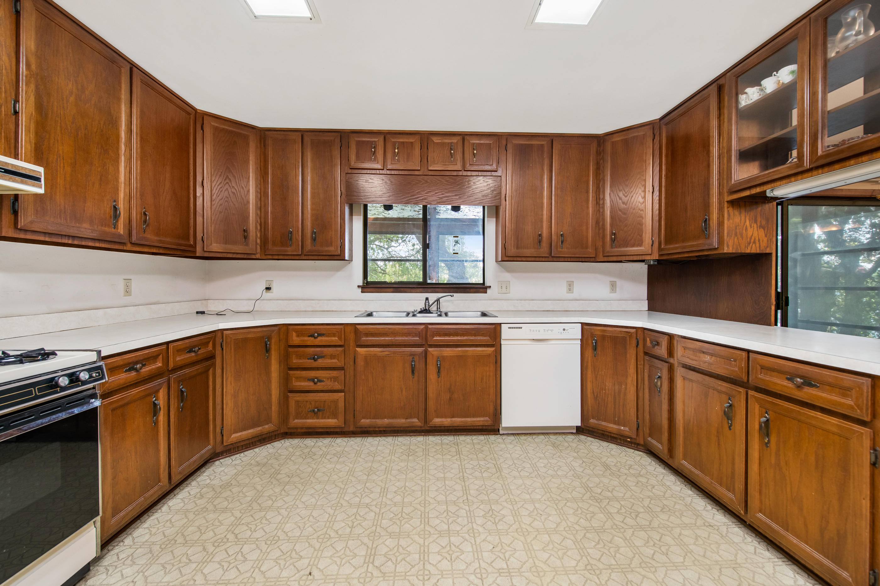 BAYOU WOODS 4TH ADDN LOT 9 - Residential