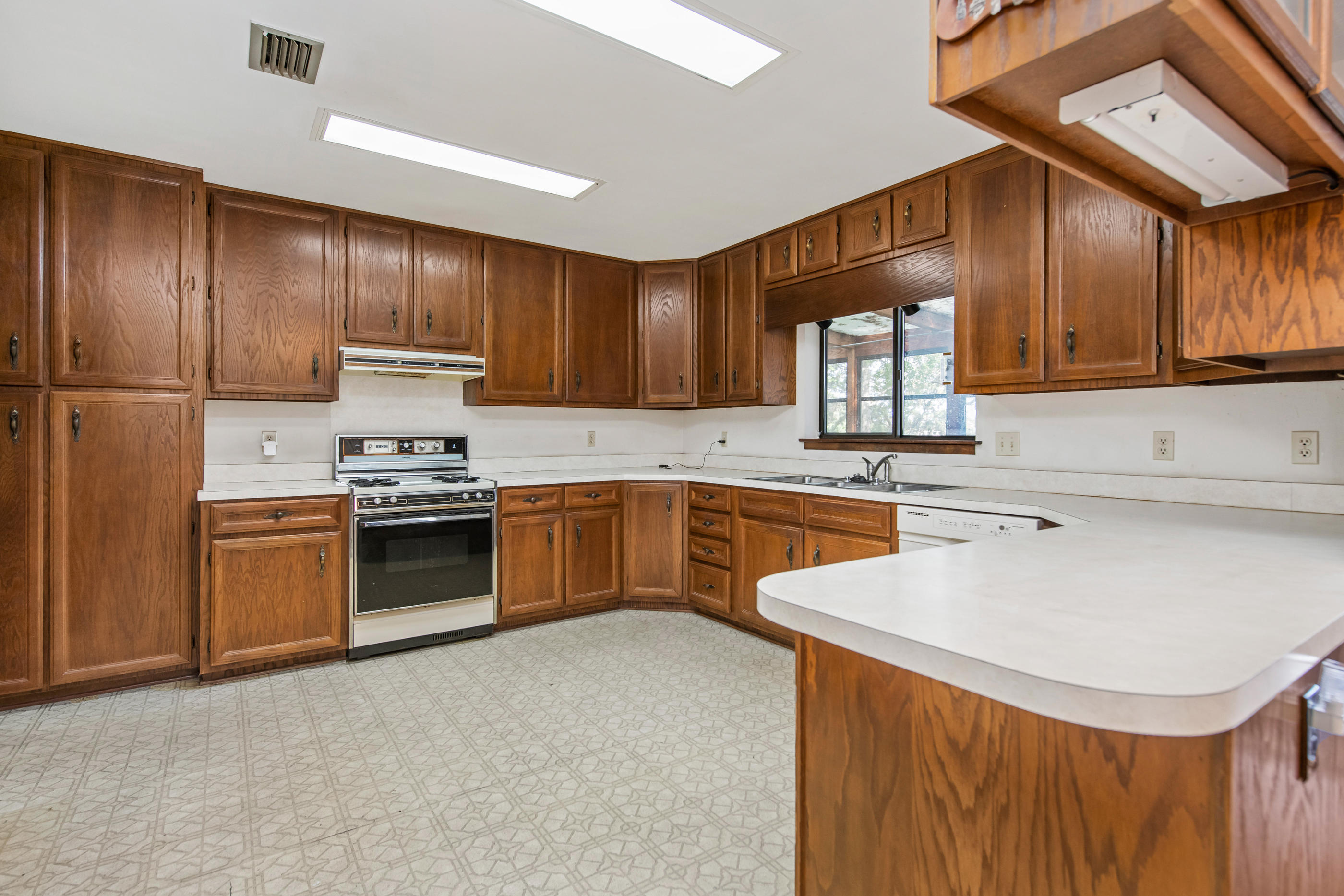 BAYOU WOODS 4TH ADDN LOT 9 - Residential