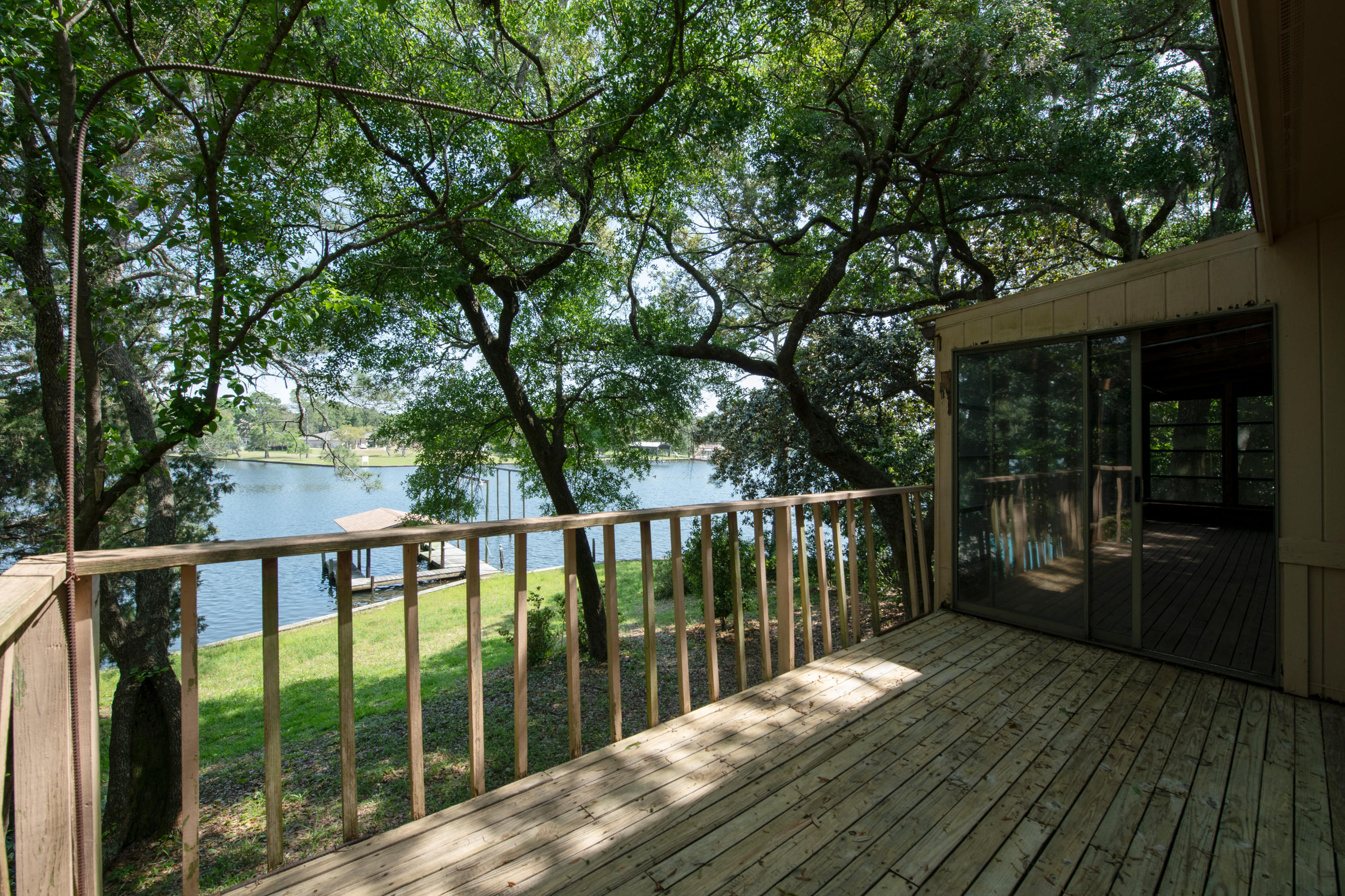 BAYOU WOODS 4TH ADDN LOT 9 - Residential