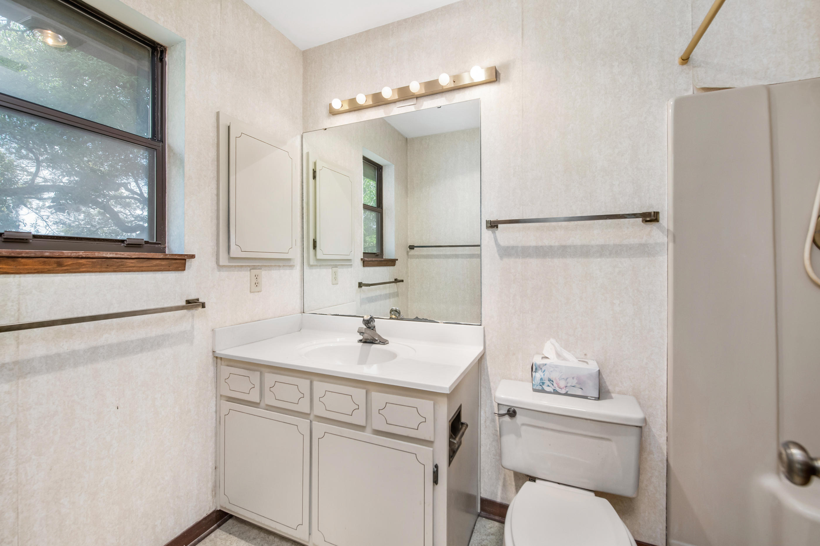 BAYOU WOODS 4TH ADDN LOT 9 - Residential