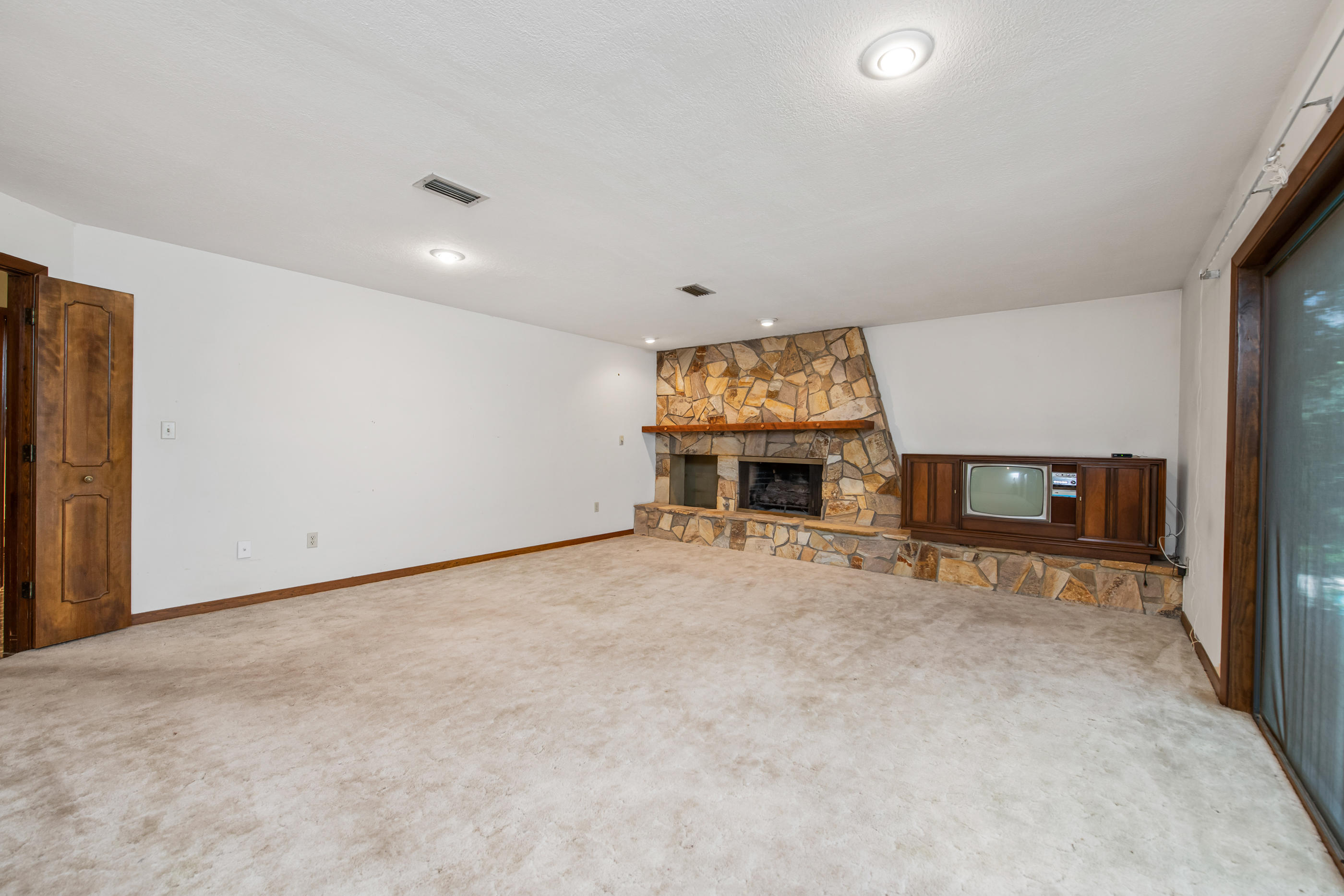 BAYOU WOODS 4TH ADDN LOT 9 - Residential