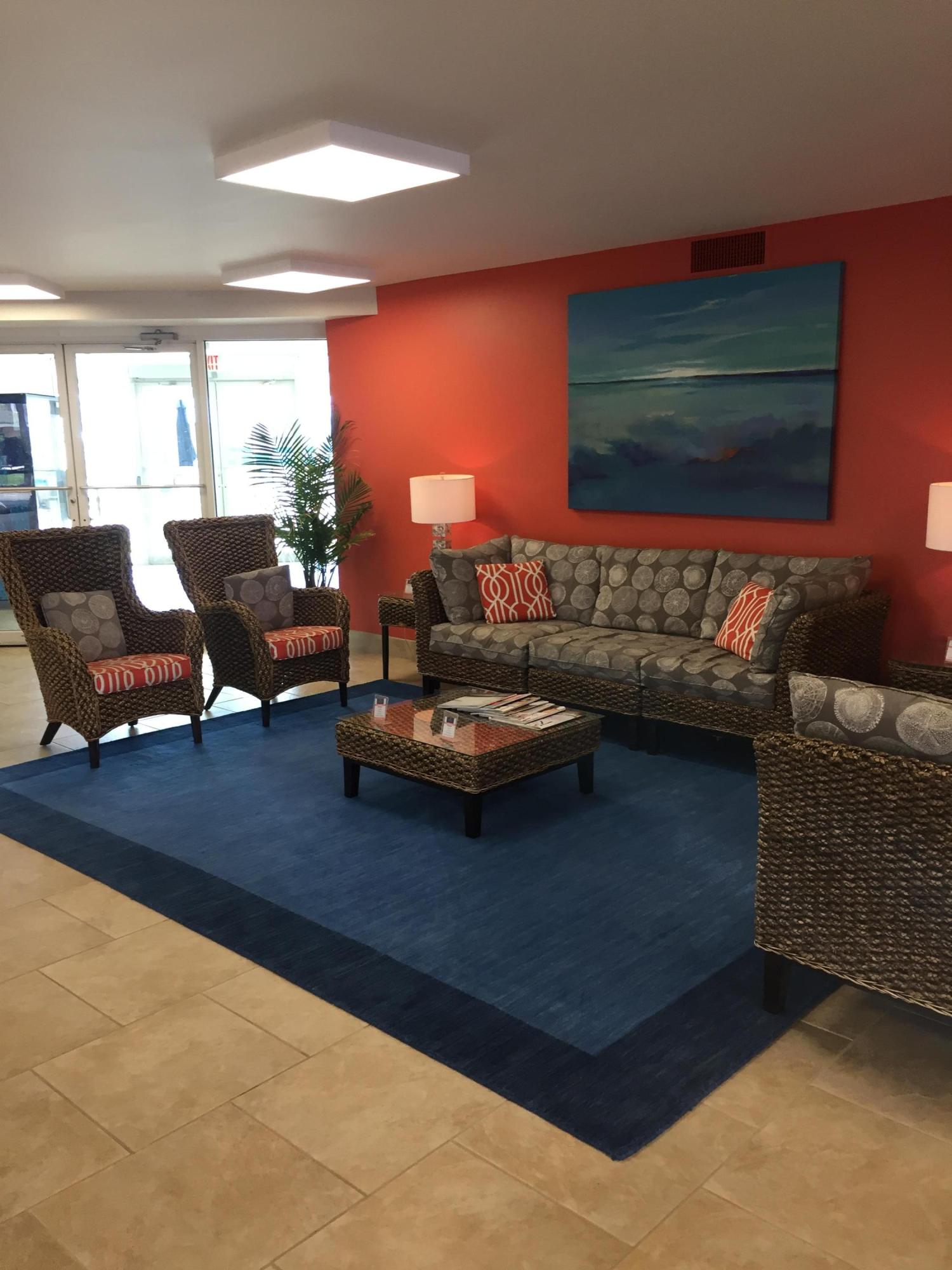 HOLIDAY SURF & RACQUET CLUB - Residential