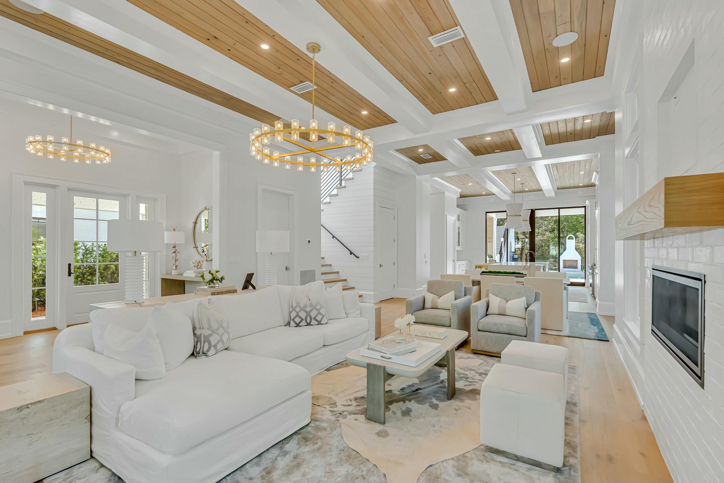 CHURCHILL OAKS - Residential