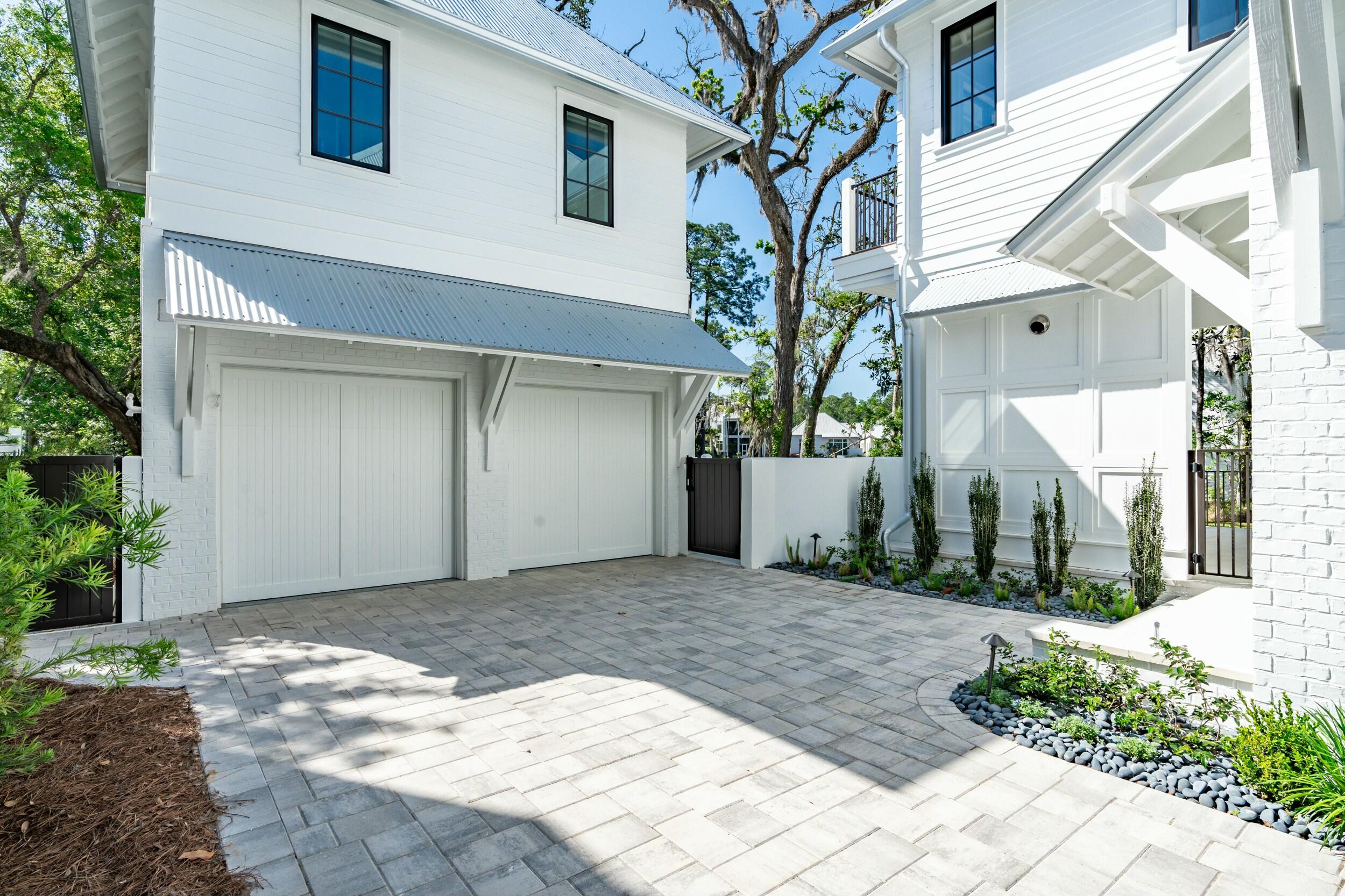CHURCHILL OAKS - Residential