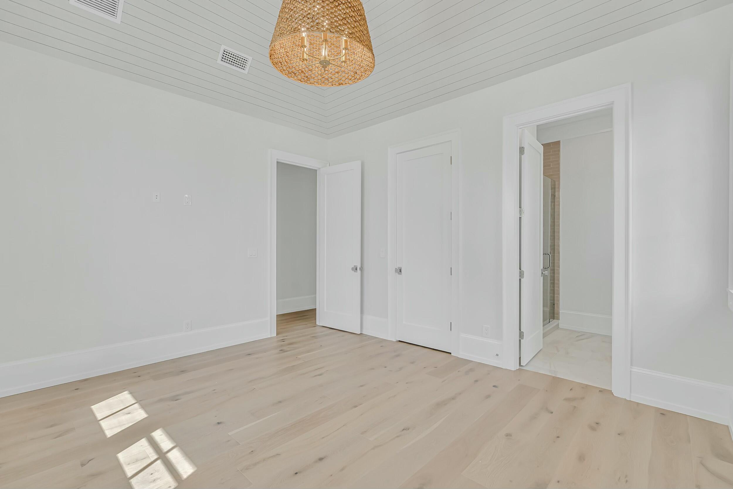 CHURCHILL OAKS - Residential