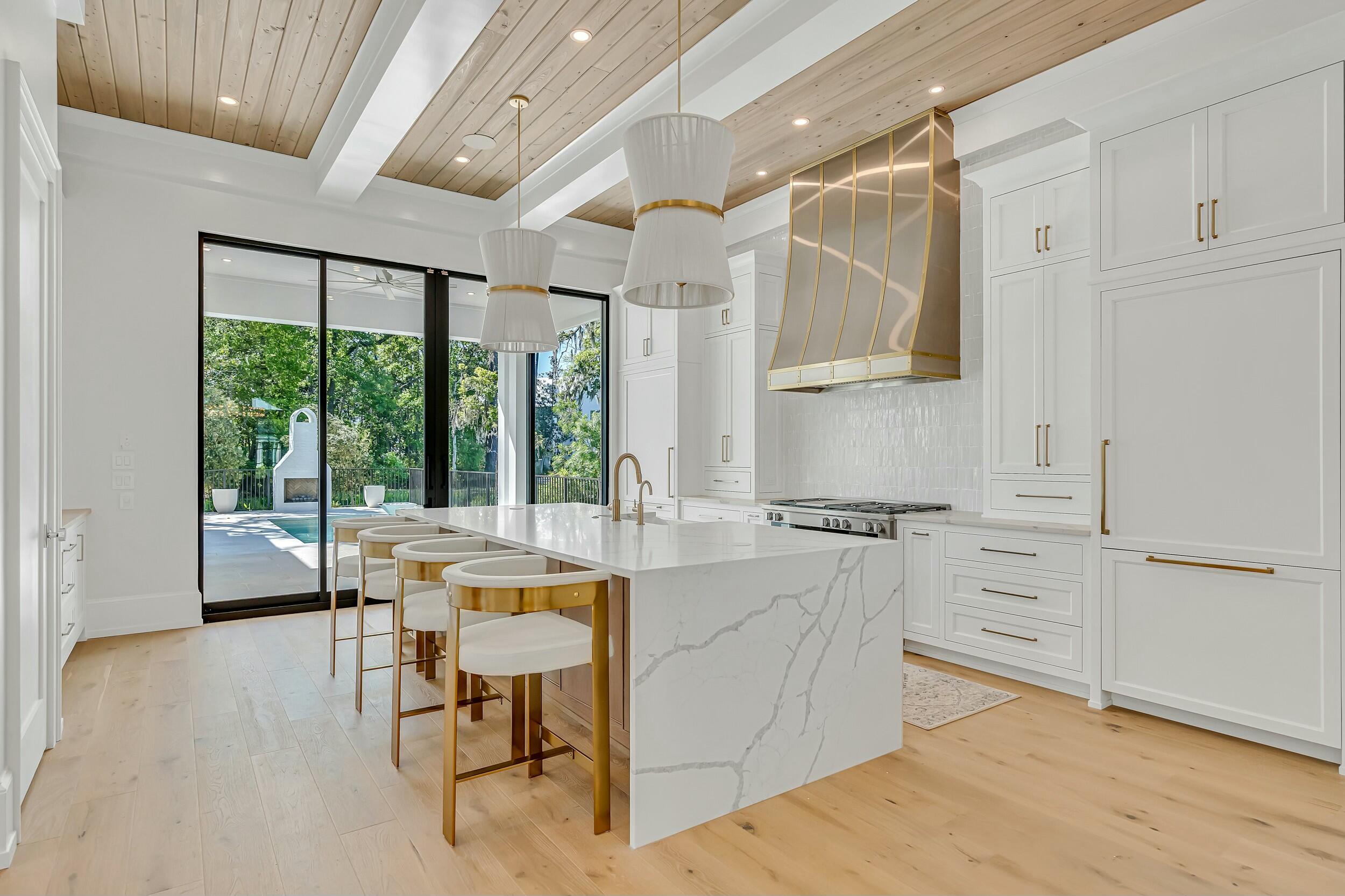 CHURCHILL OAKS - Residential