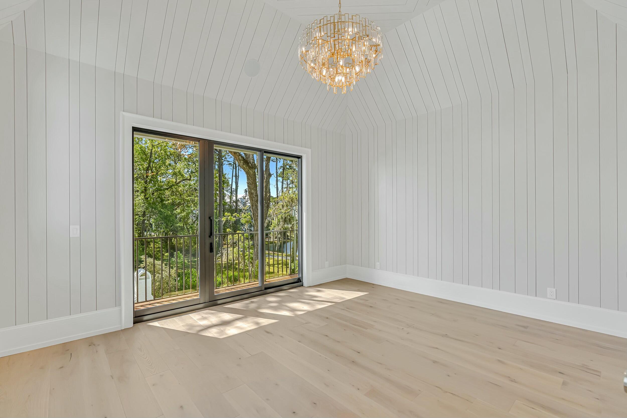 CHURCHILL OAKS - Residential