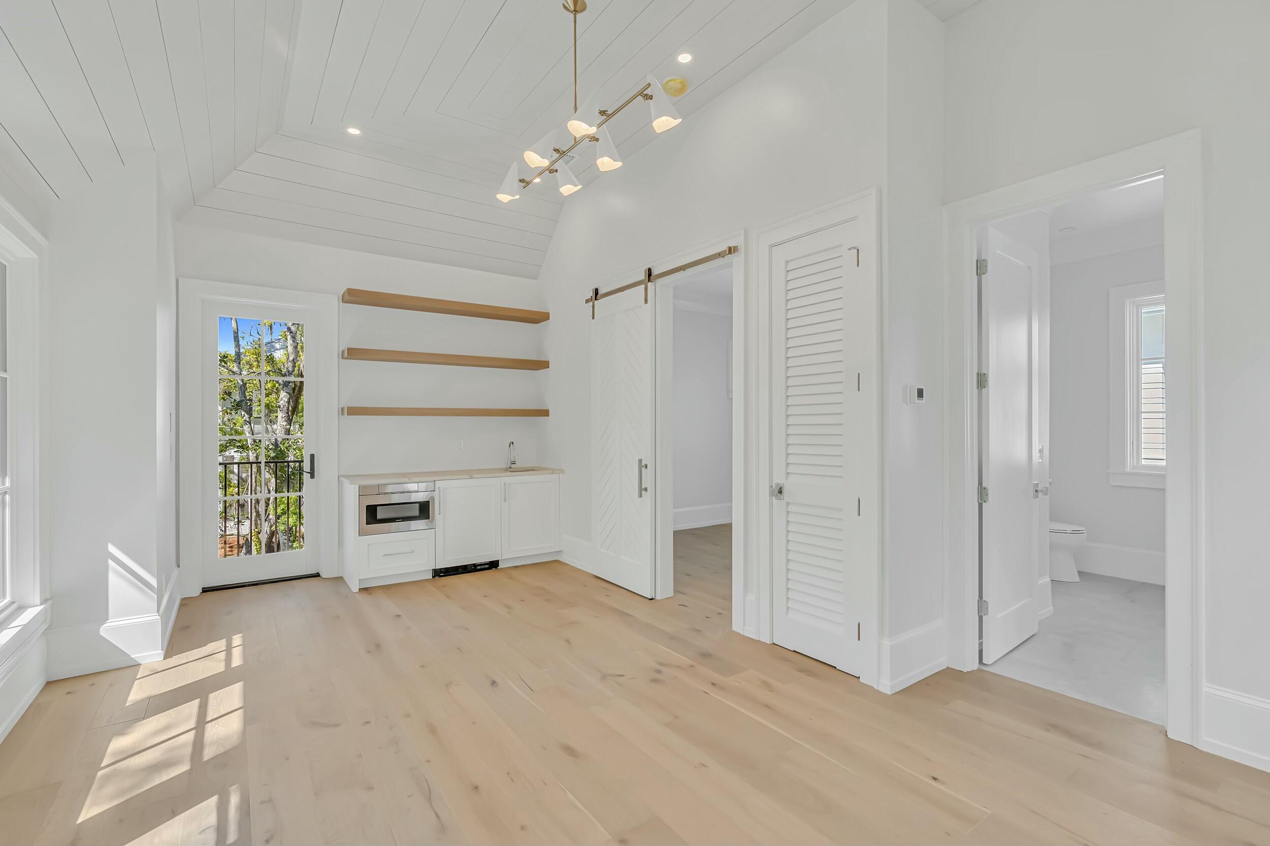 CHURCHILL OAKS - Residential