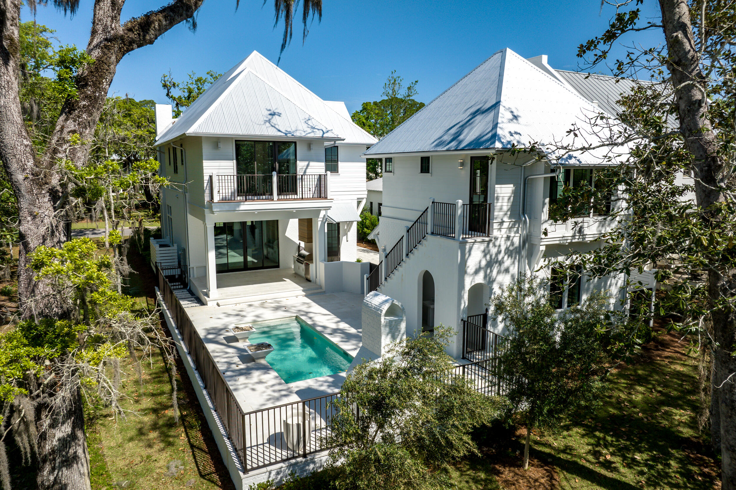 CHURCHILL OAKS - Residential