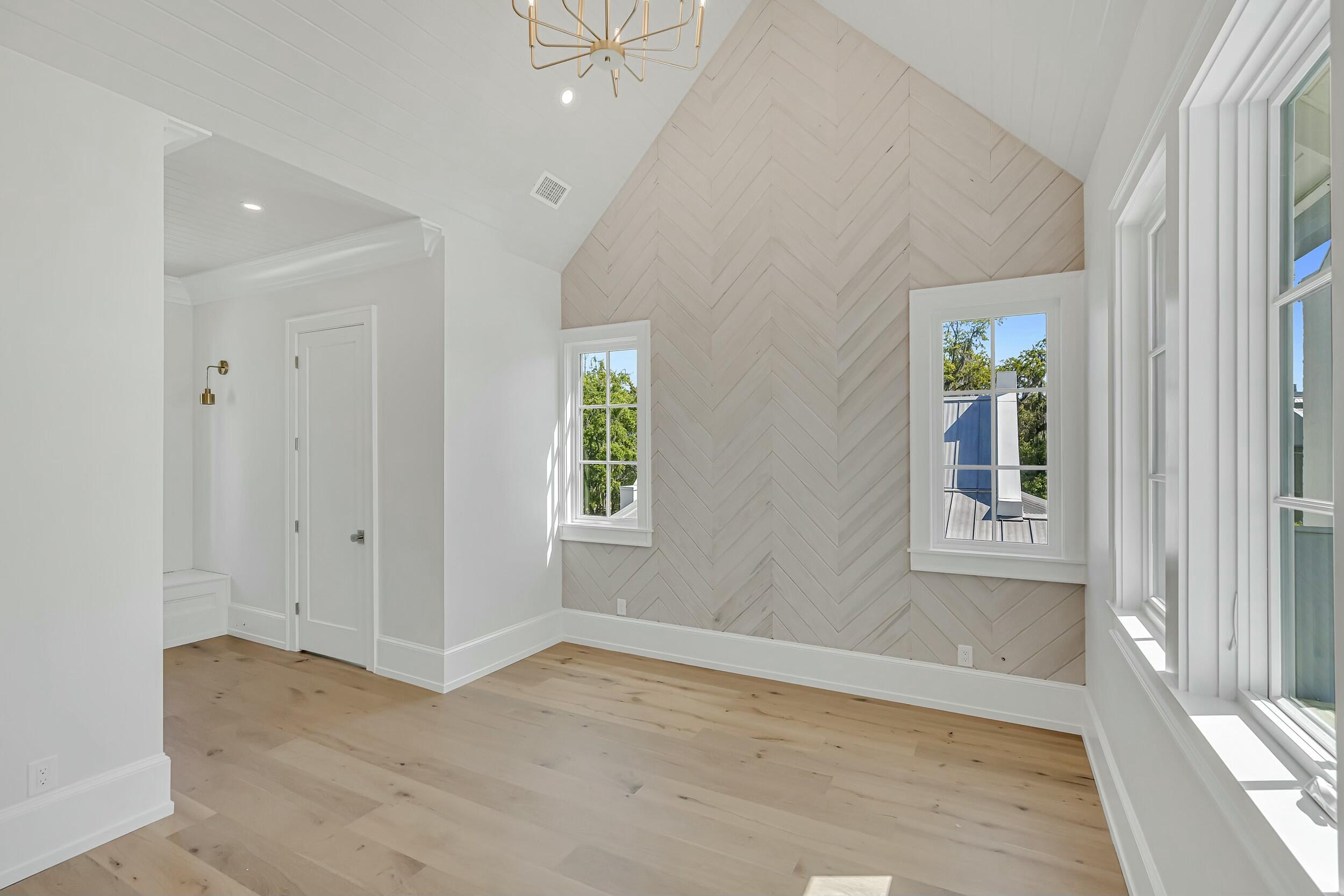CHURCHILL OAKS - Residential