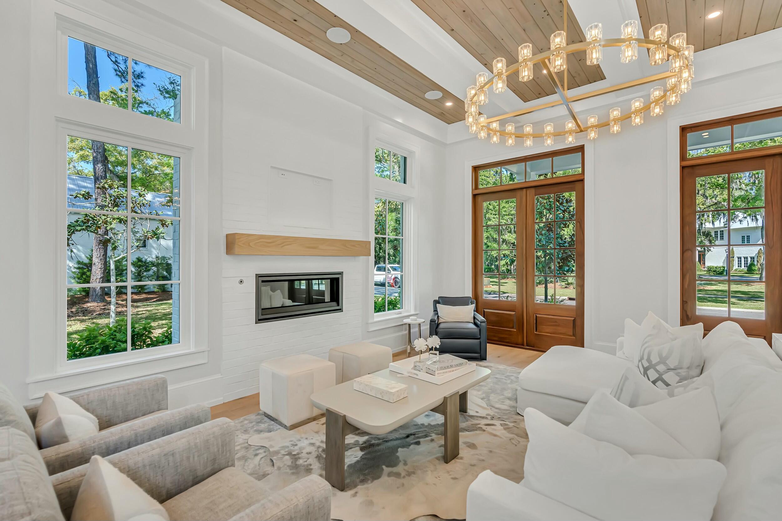 CHURCHILL OAKS - Residential