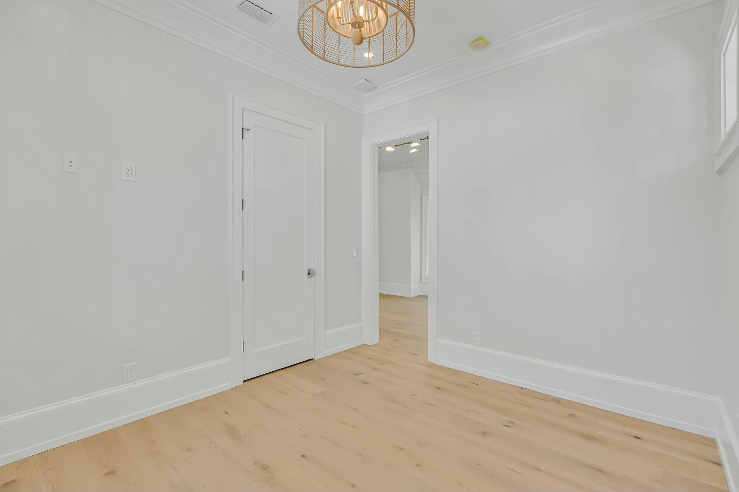 CHURCHILL OAKS - Residential