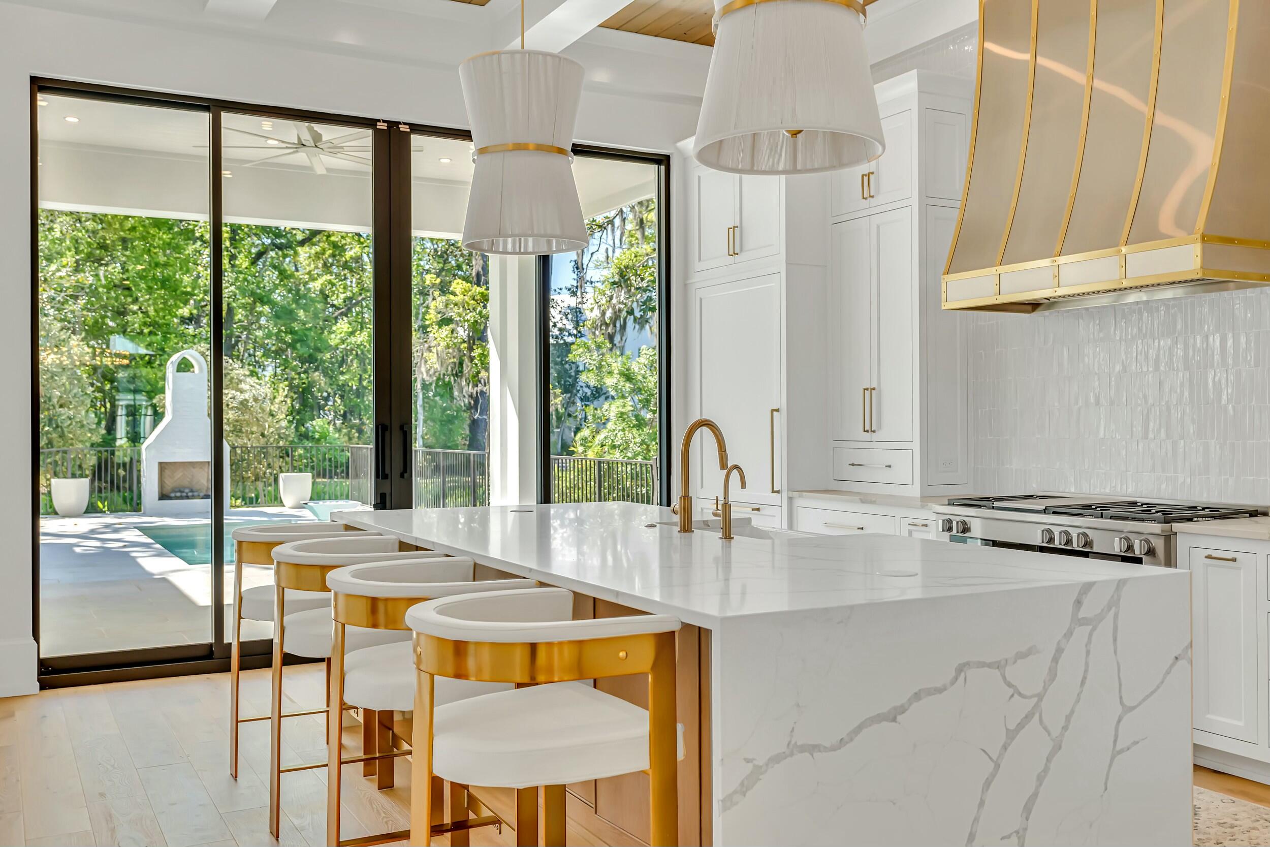 CHURCHILL OAKS - Residential