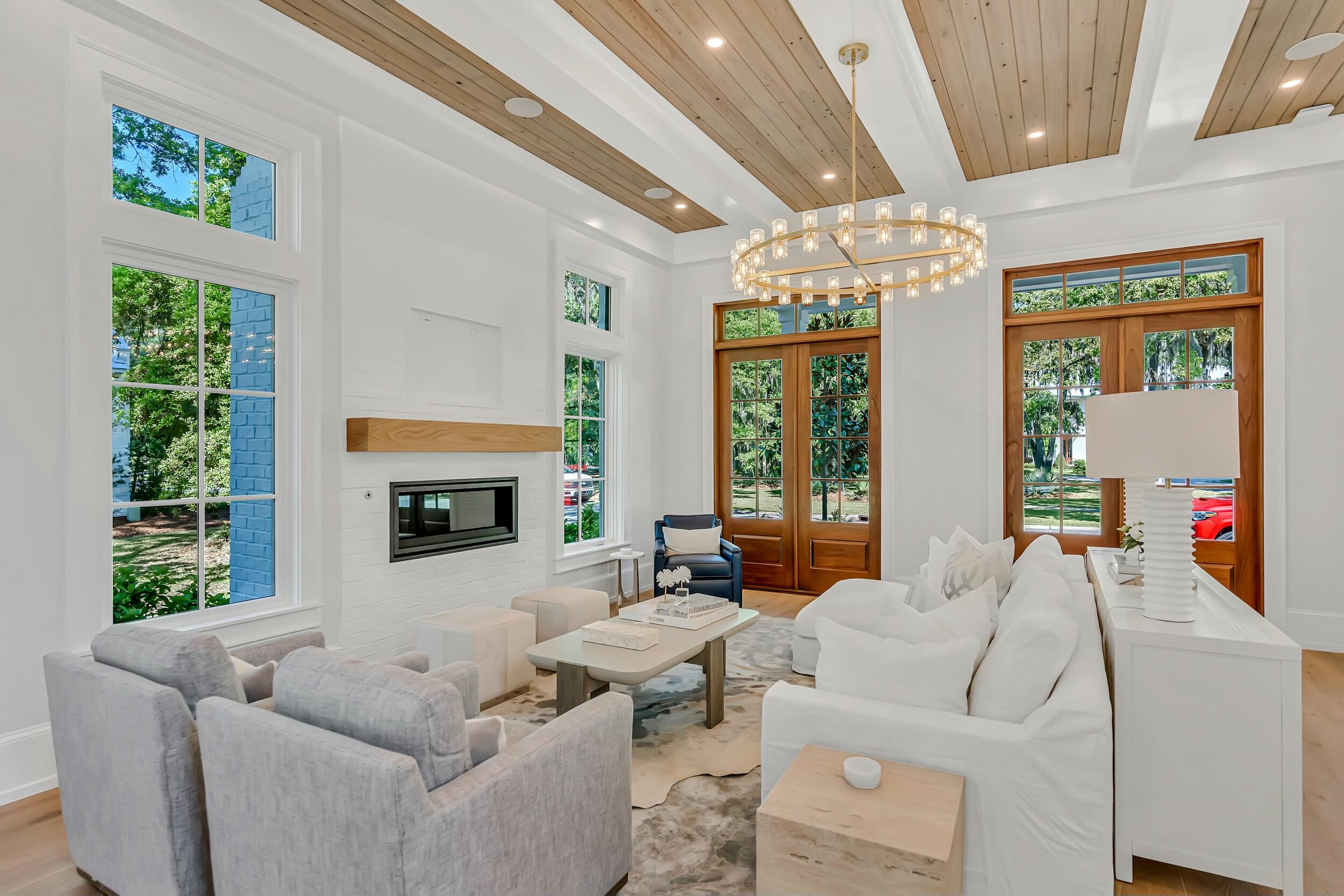 CHURCHILL OAKS - Residential
