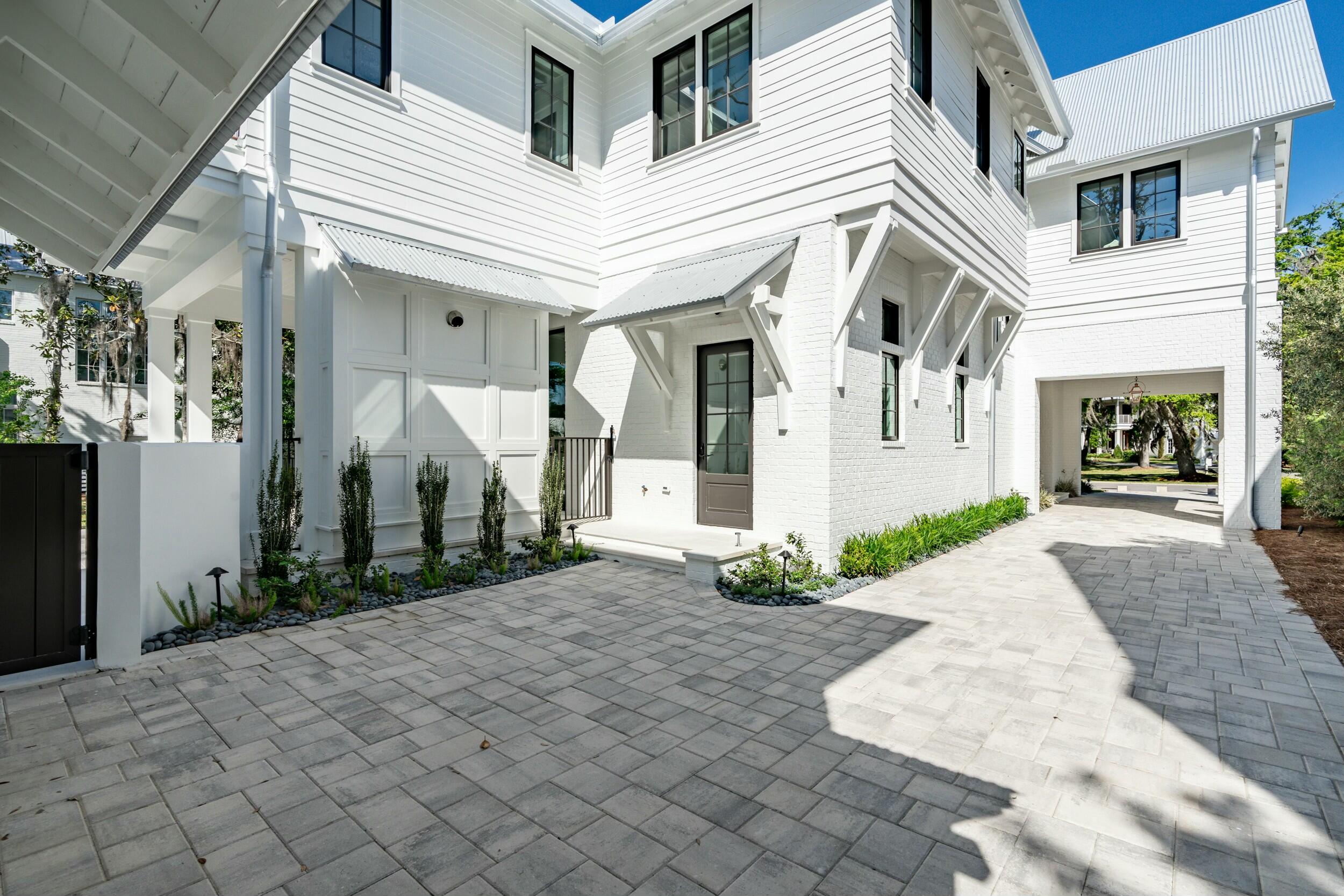 CHURCHILL OAKS - Residential